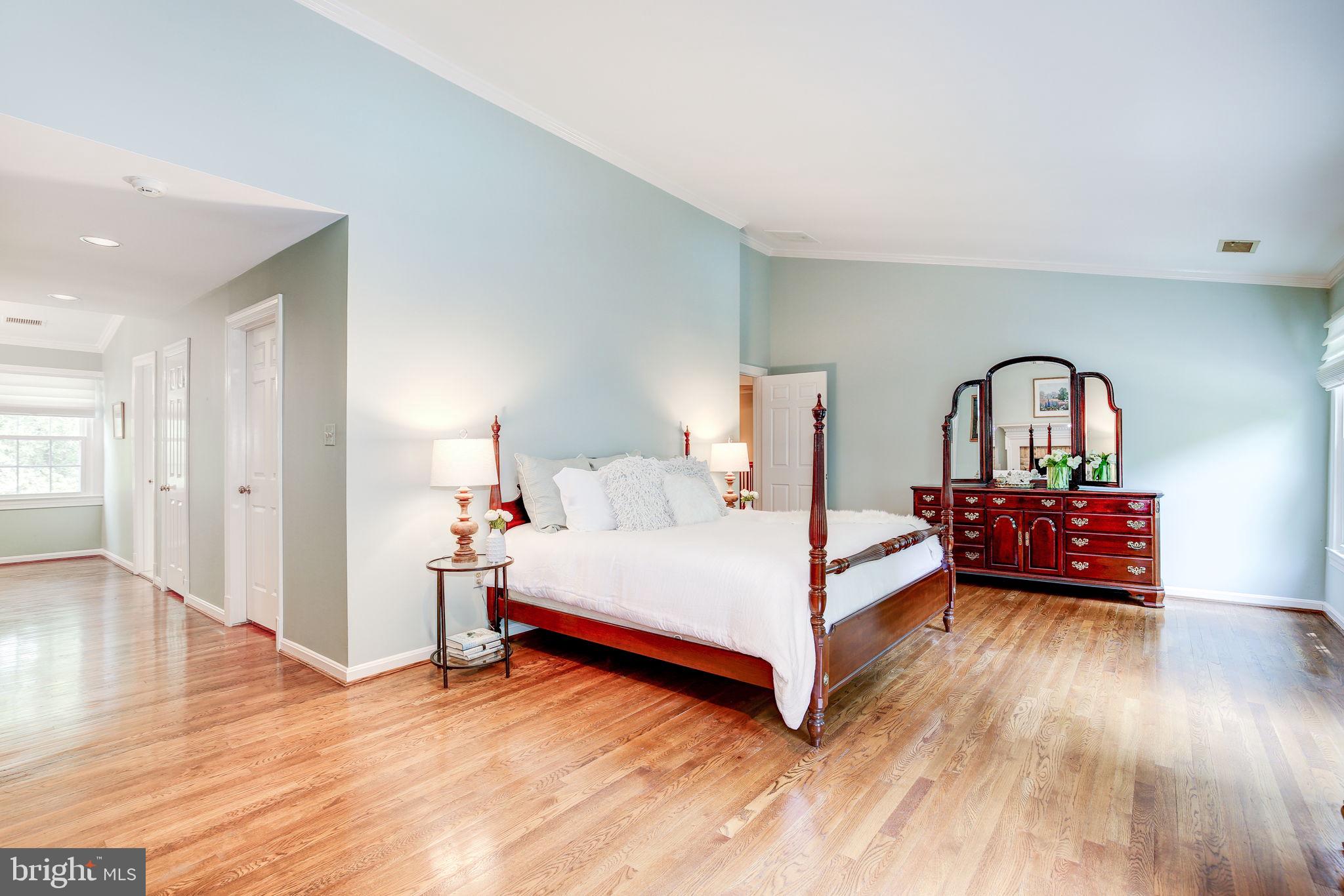 WILLIAMSBURG GARDENS - Residential