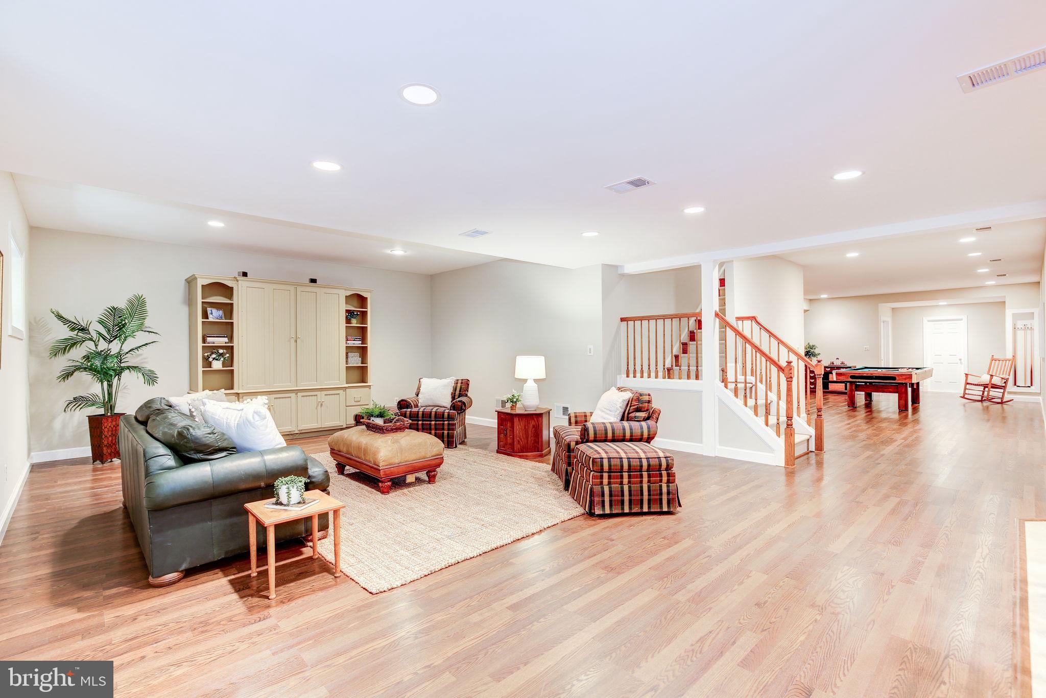 WILLIAMSBURG GARDENS - Residential