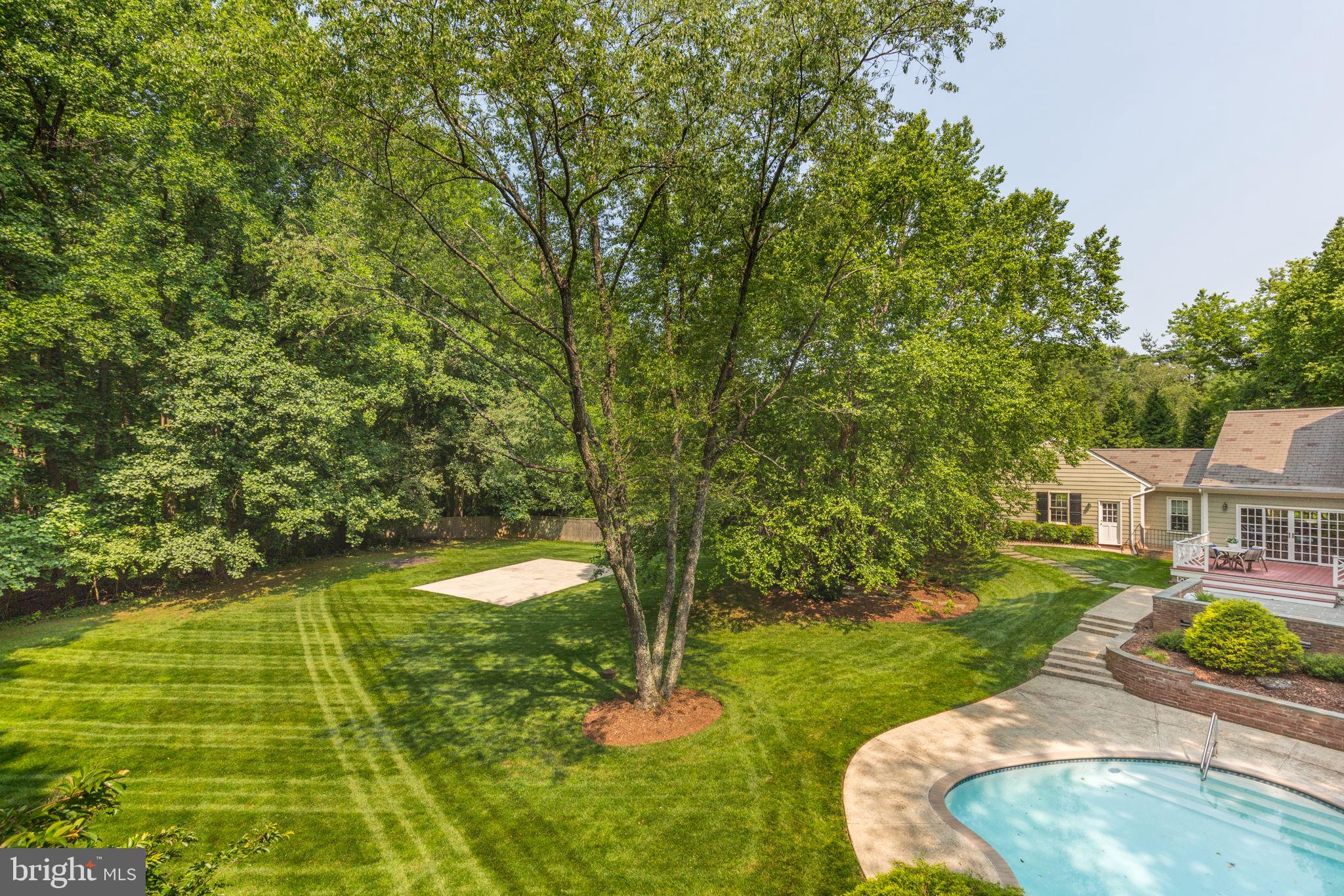 WILLIAMSBURG GARDENS - Residential