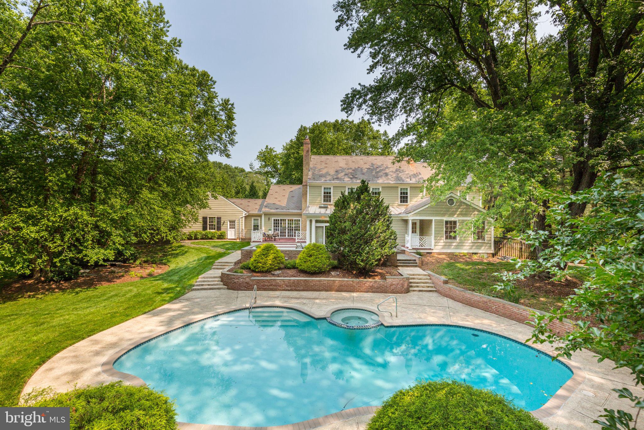 WILLIAMSBURG GARDENS - Residential