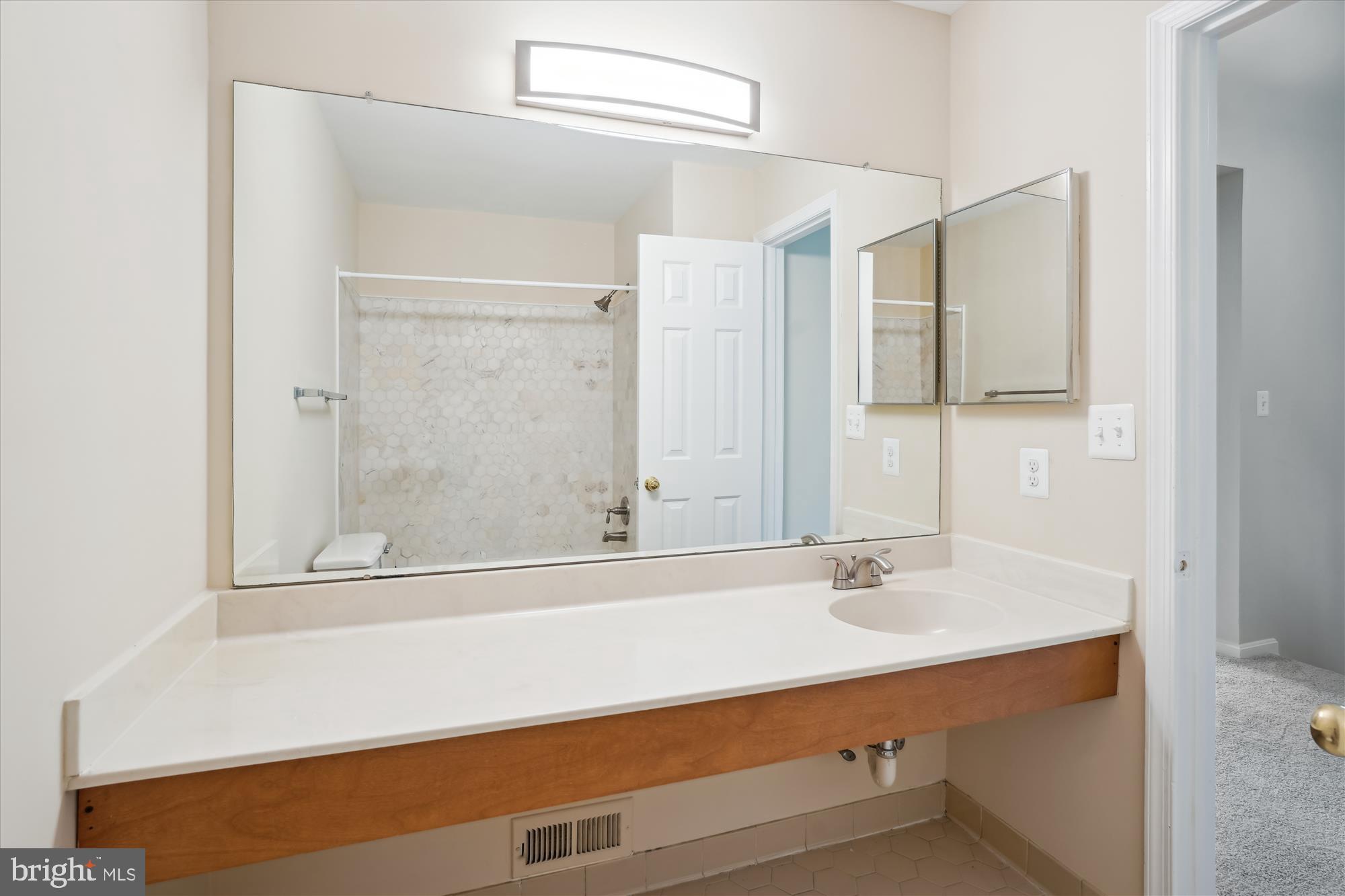 THE REACH - Residential