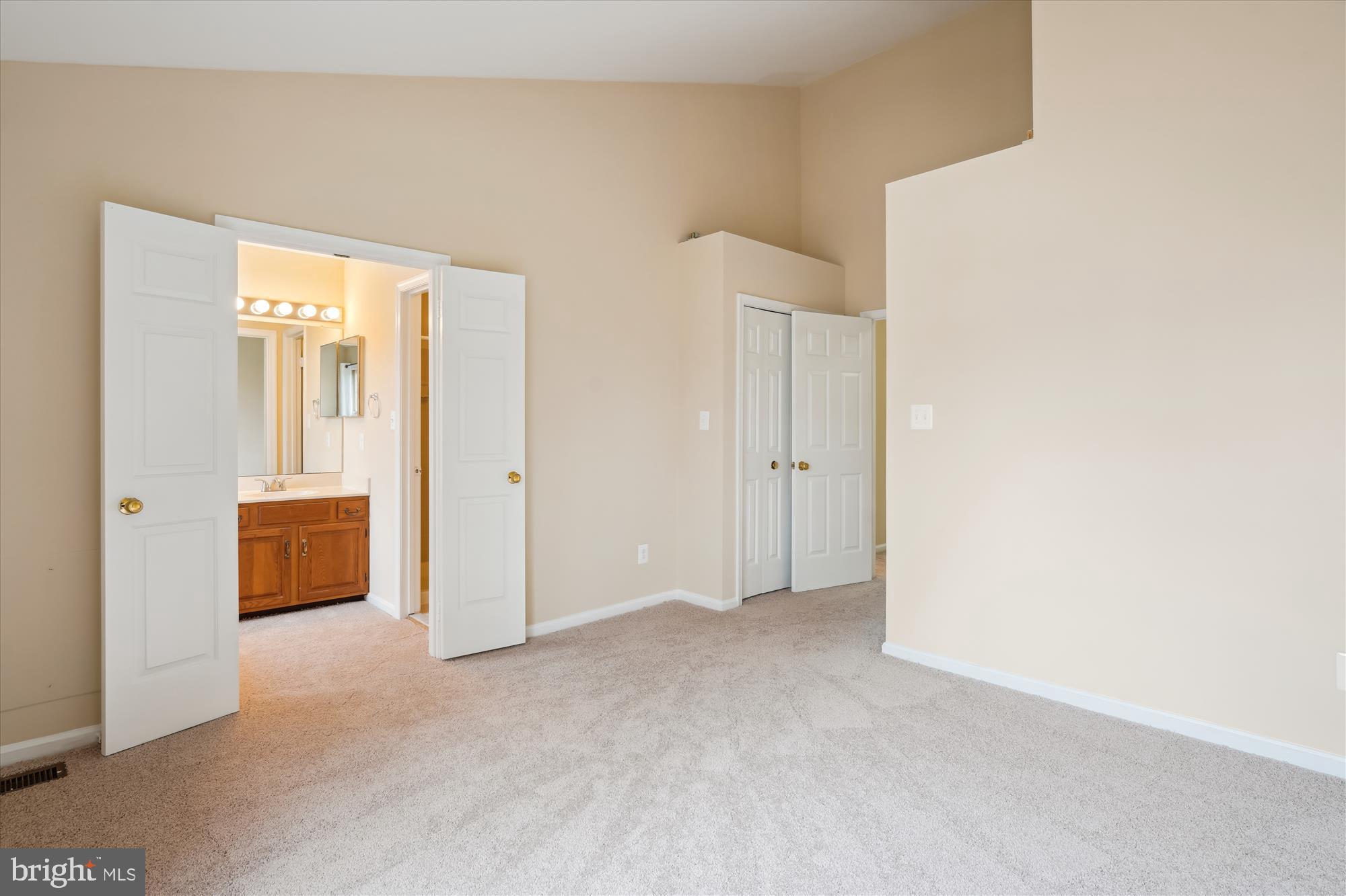 THE REACH - Residential