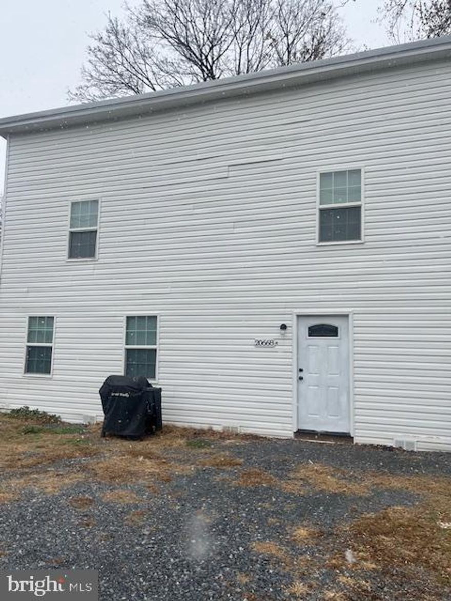 Come check out this updated 3 bedroom  2 bath rental,  available now! Water/Sewer included.