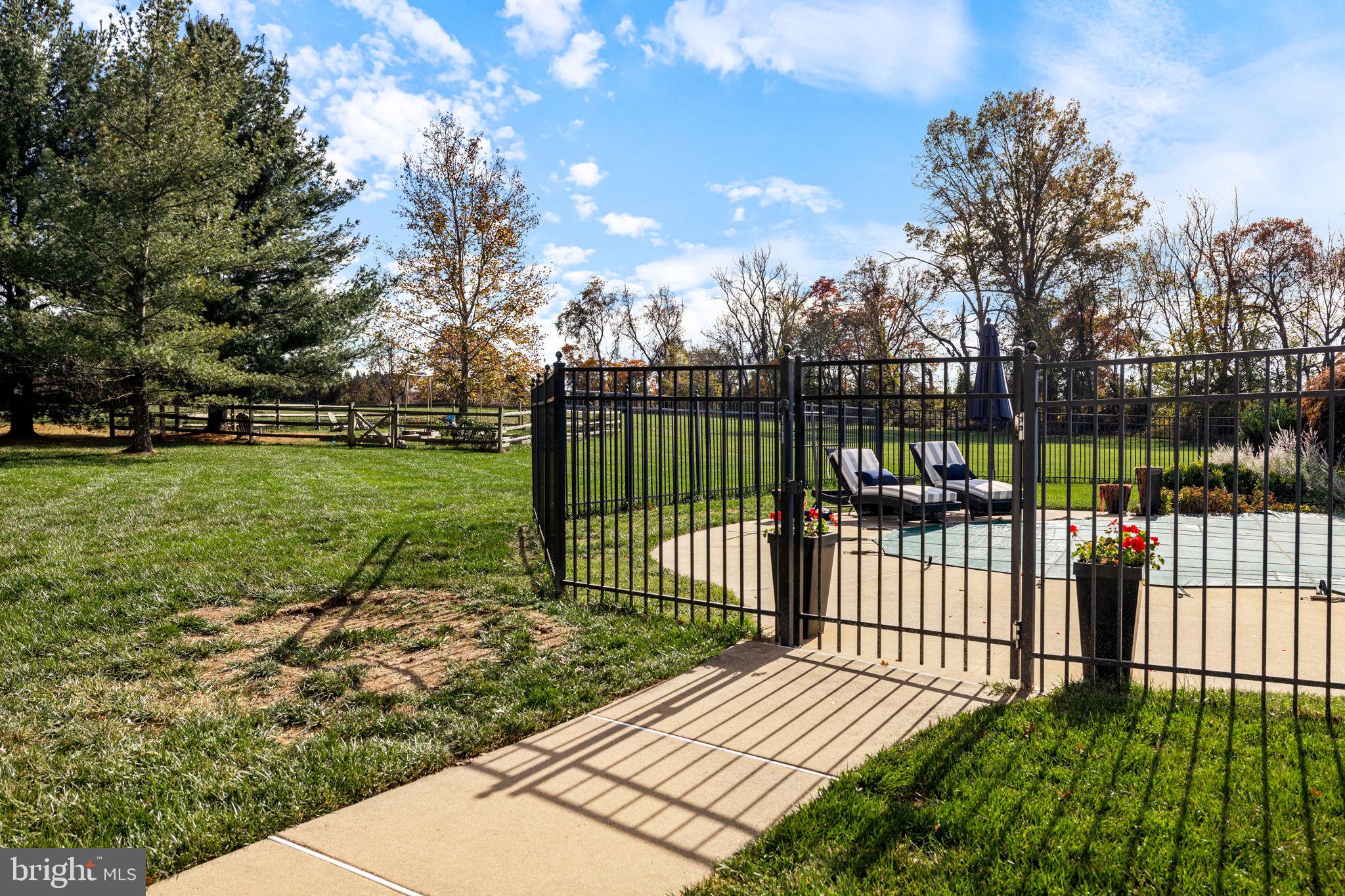 EMERALD PARK ESTATES - Residential