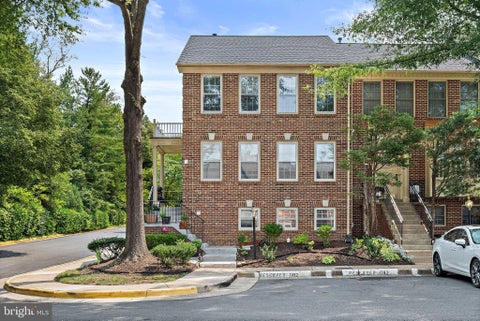 Photo of 6506 Milva Lane, SPRINGFIELD, VA 22150 (MLS # VAFX2330232)