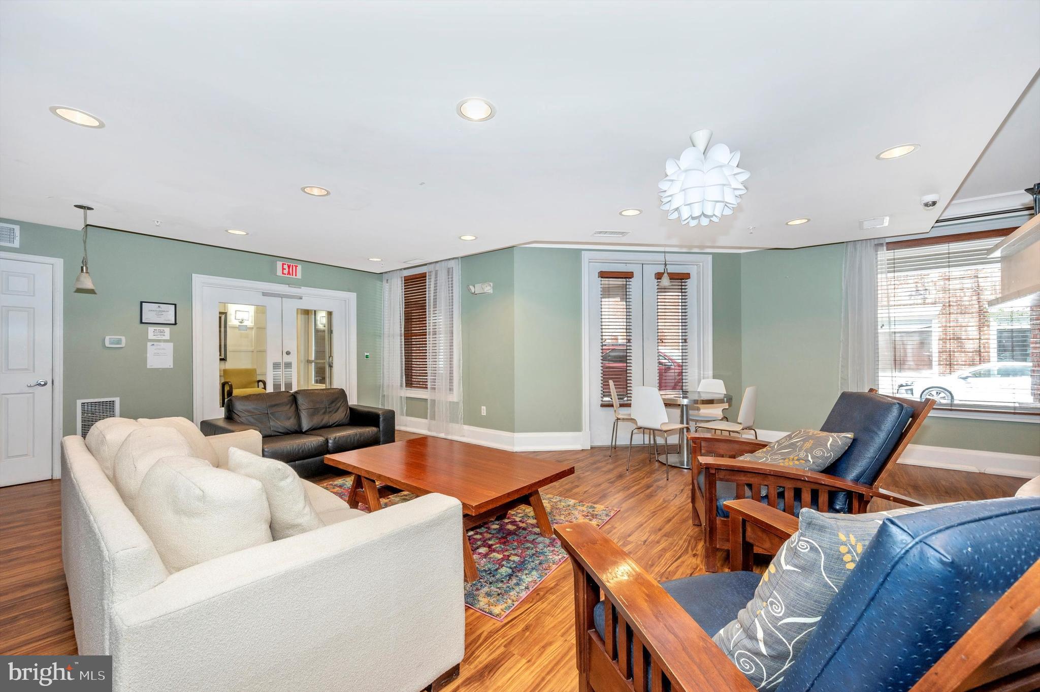 THE COLONNADE AT KENTLANDS - Residential