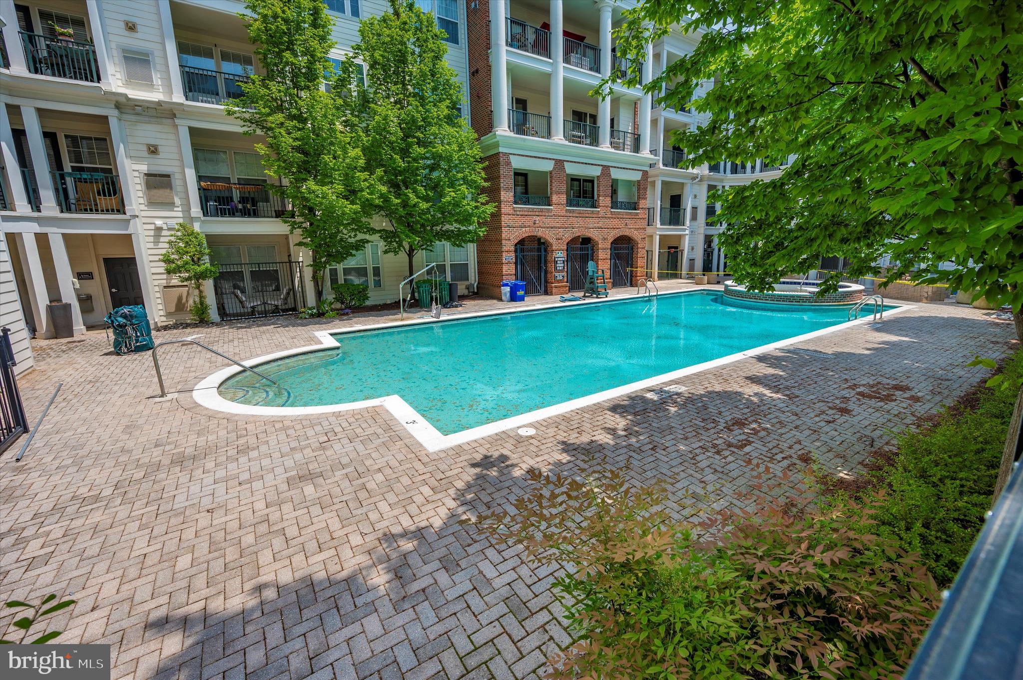 THE COLONNADE AT KENTLANDS - Residential