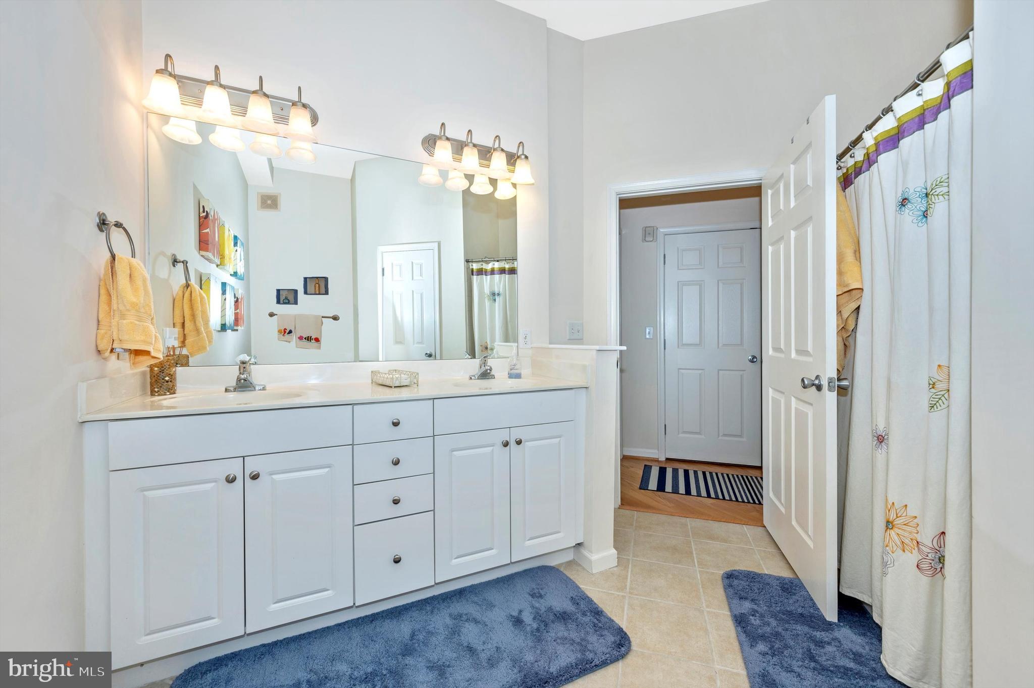 THE COLONNADE AT KENTLANDS - Residential