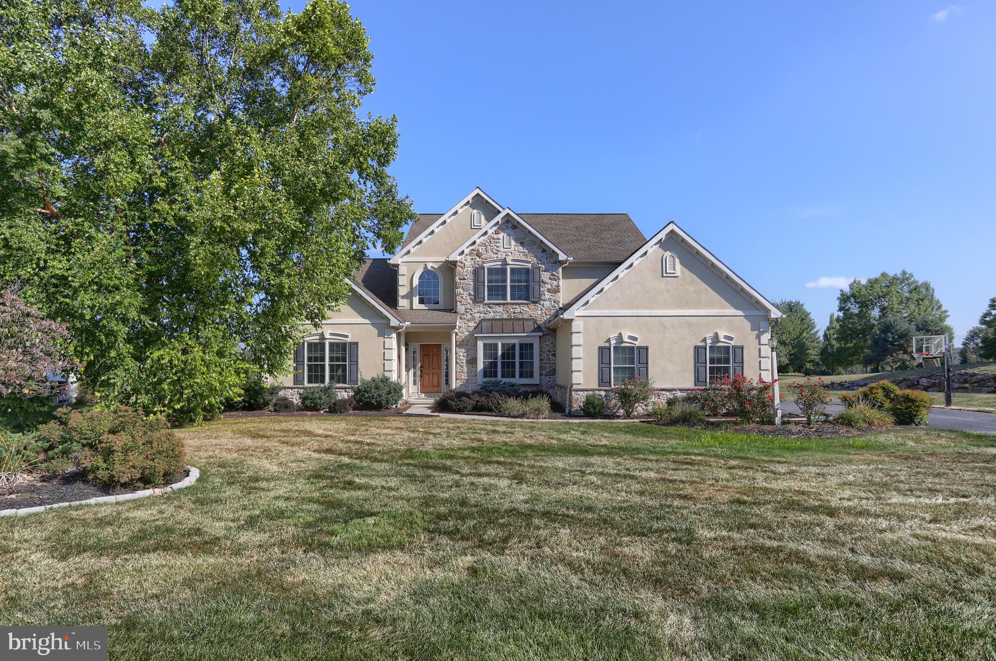 932 MEADOWOOD CIRCLE