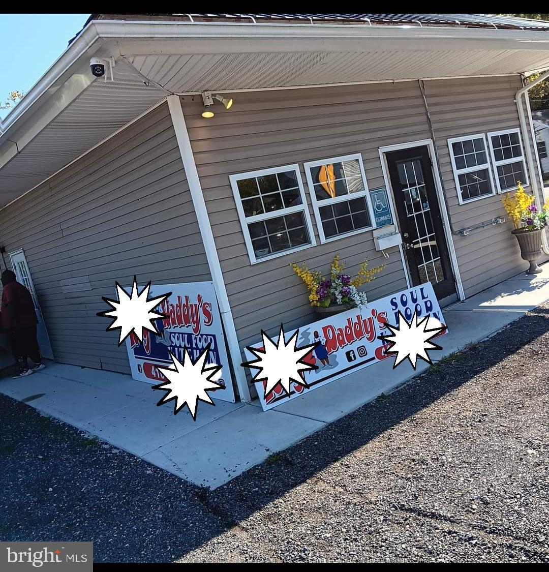 IF YOUR DESIRE IS TO OWN A SMALL FAMILY RESTURANT COME AND CHECK THIS ONE OUT ITS A TURNKEY IT HAS EVERYTHING YOU NEED TO GET STARTED EVEN A DINNING AREA.