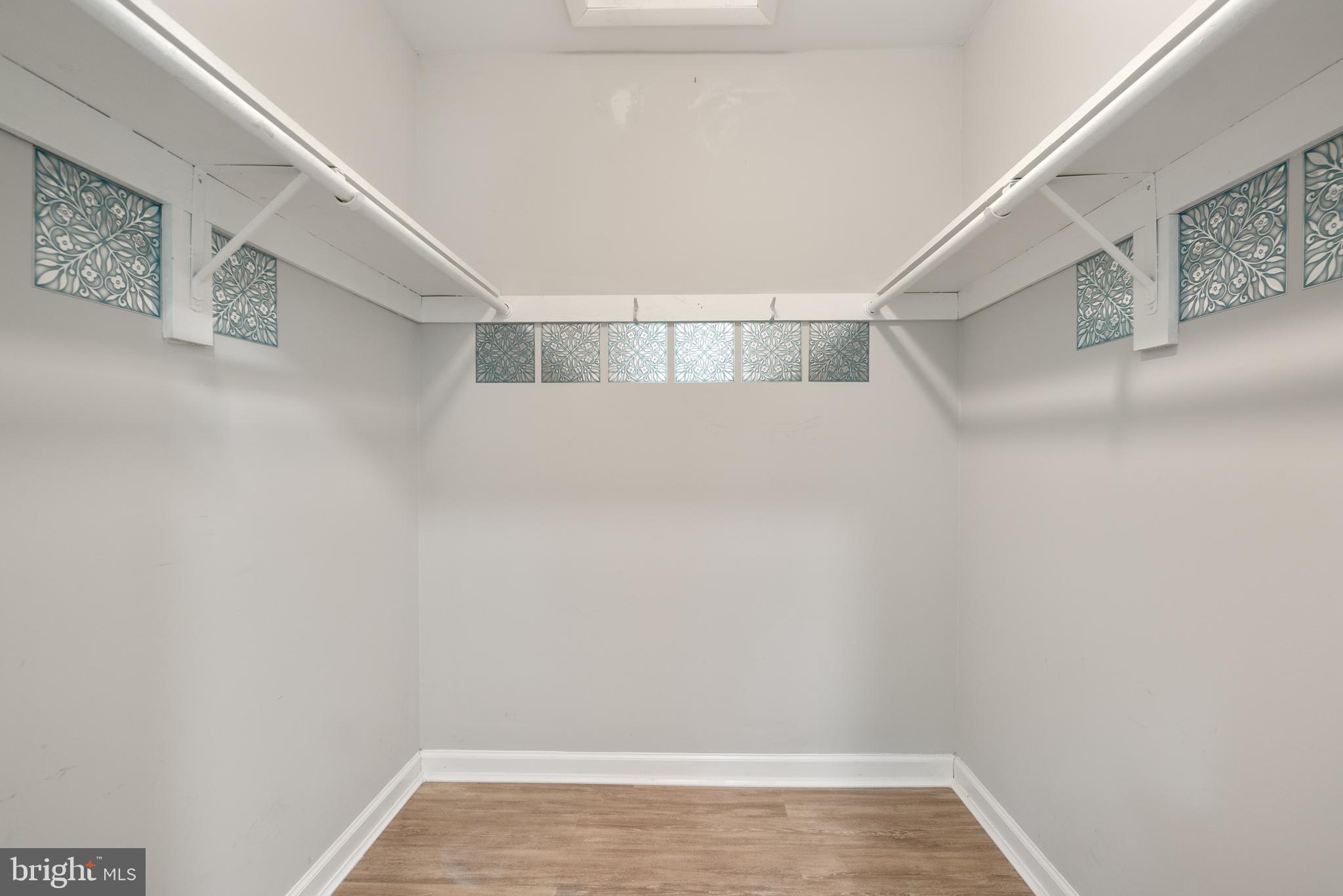 WALKERS VILLAGE - Residential