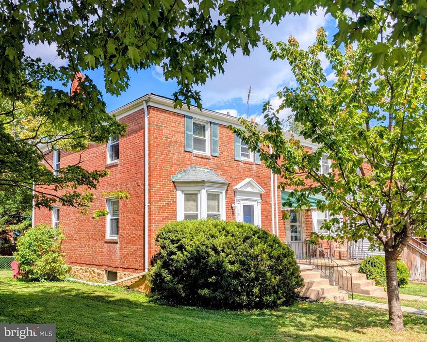 Lovely, sunny, end-of-group Townhouse in wonderful Lake  Walker Neighborhood. Great floorplan with an open kitchen with a beautiful new butcher block island. The entire house is freshly painted with hardwood floors in every room. Full bath on second floor, powder room on first floor, and an extra partially finished half bathroom in the basement  has a shower. Plus, the additional room on the lower level means you'll have plenty of room to spread out. Have a party in the large, fenced-in backyard! (Your dog will be thrilled too!)