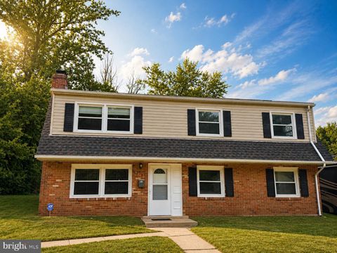 Photo of 4112 Glendale Road, WOODBRIDGE, VA 22193 (MLS # VAPW2119168)