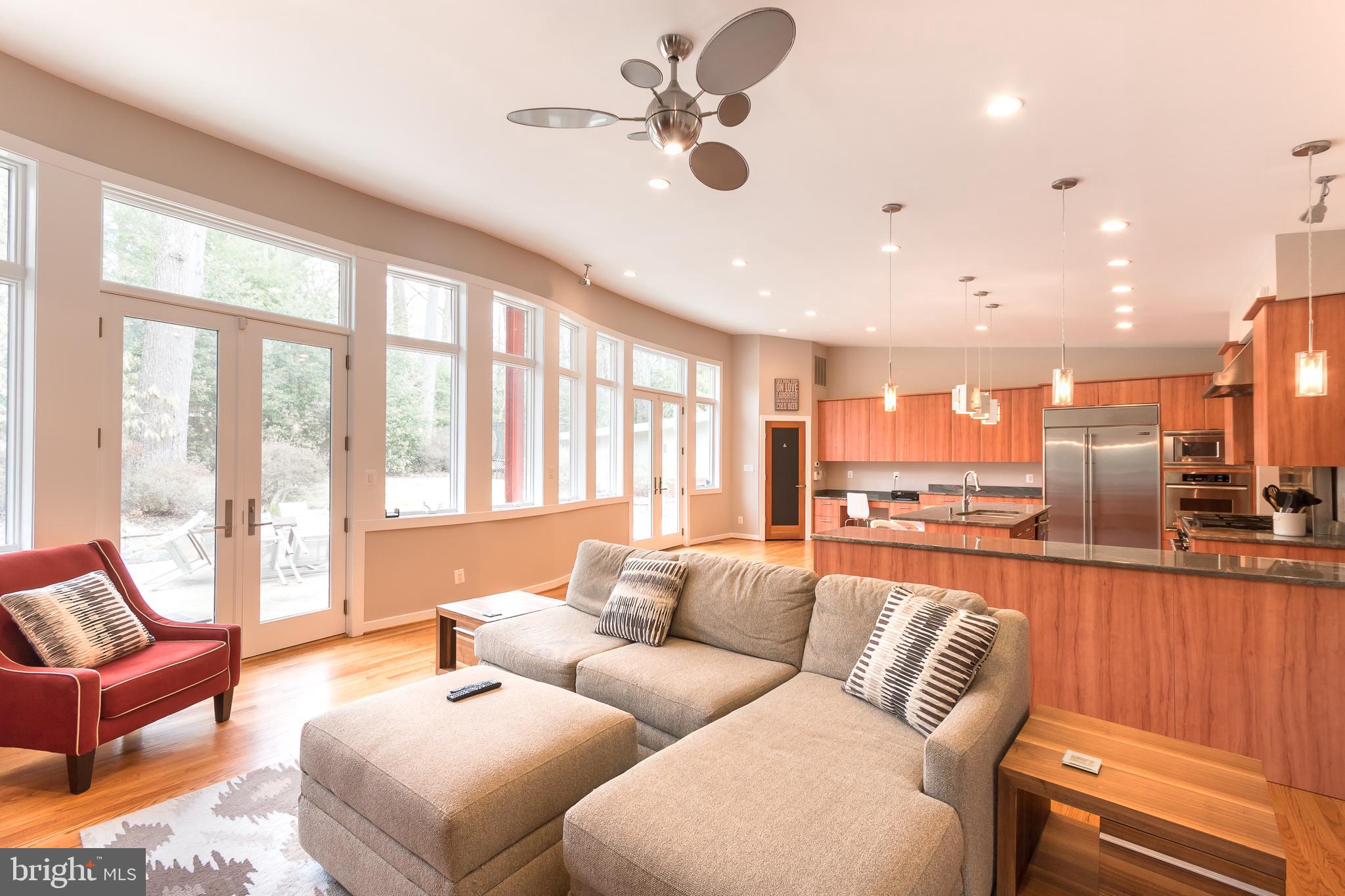 LAKE BARCROFT - Residential