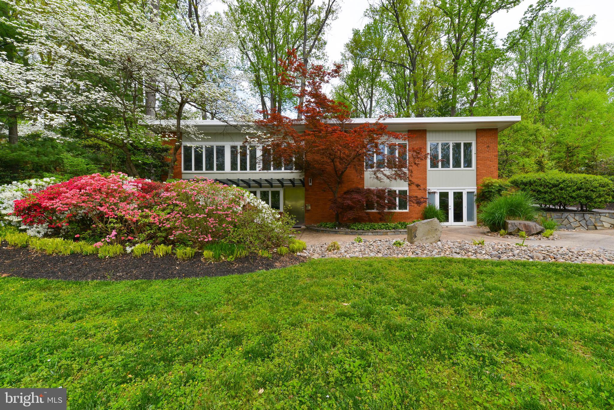 LAKE BARCROFT - Residential