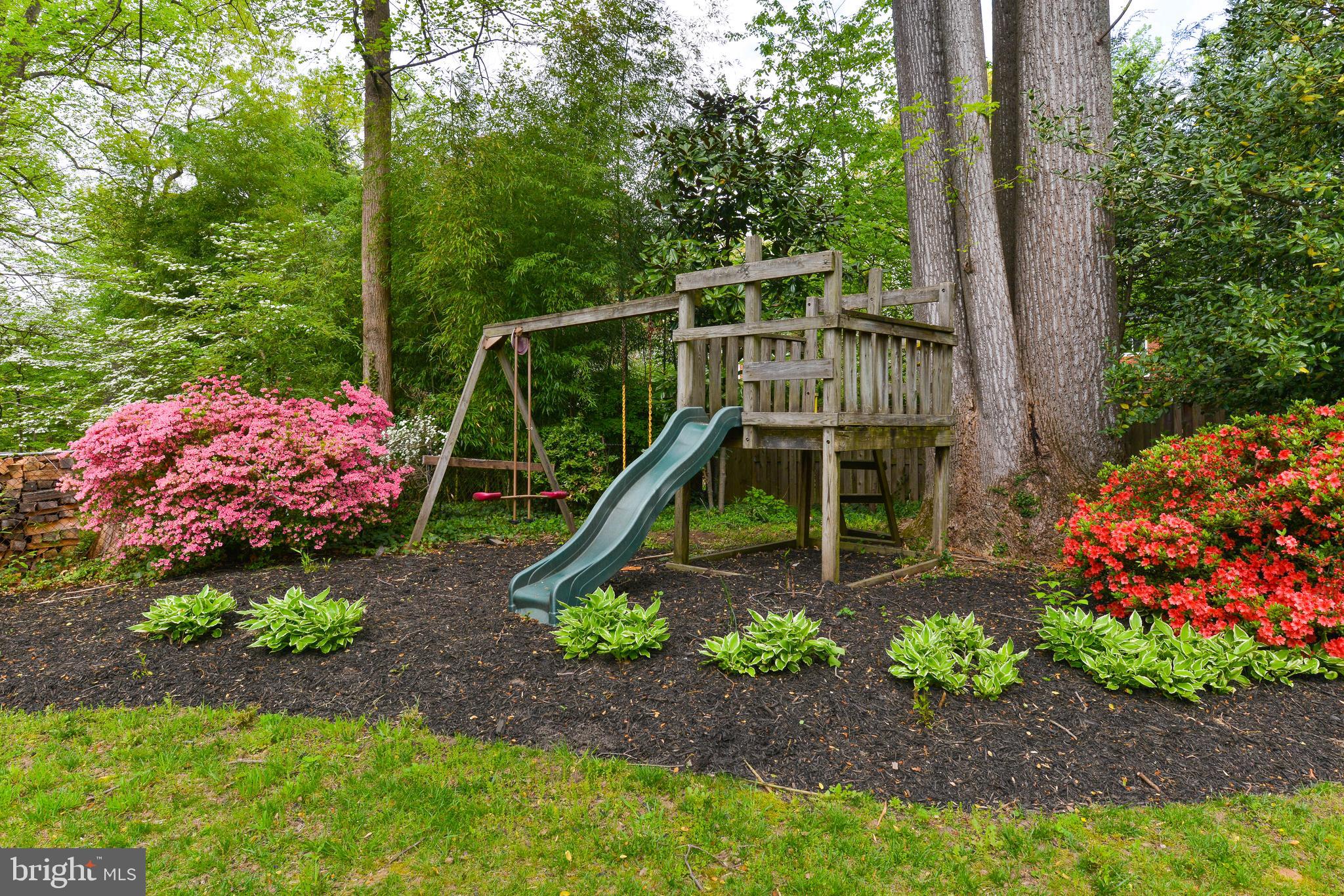 LAKE BARCROFT - Residential