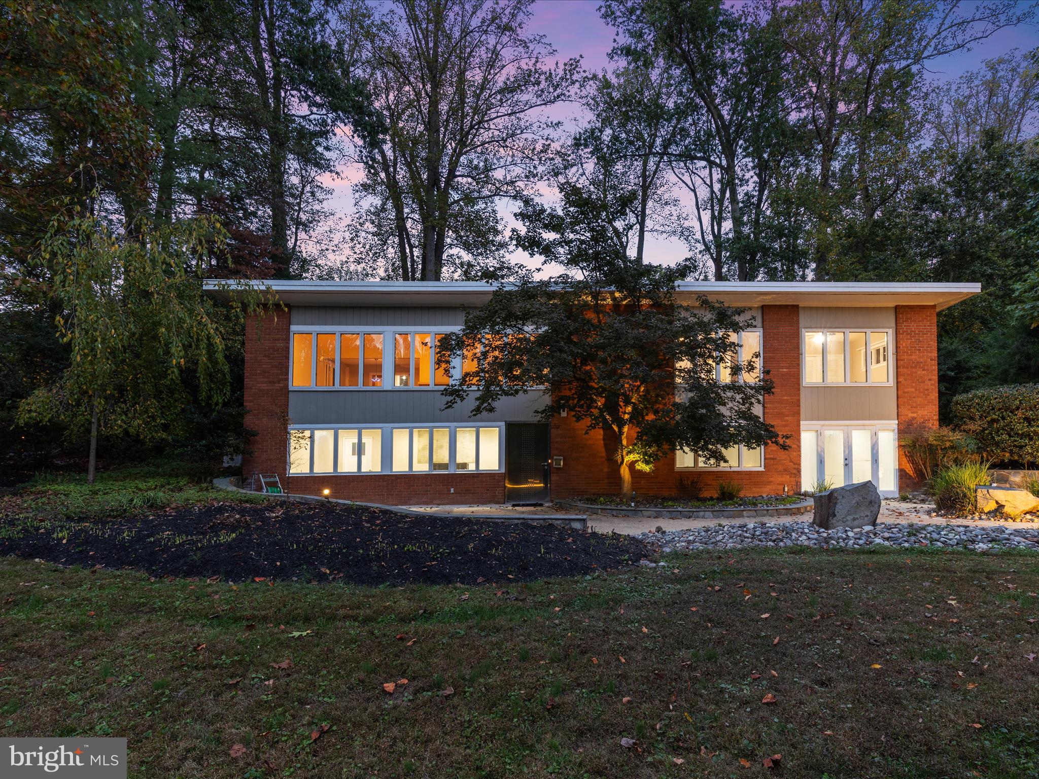 LAKE BARCROFT - Residential