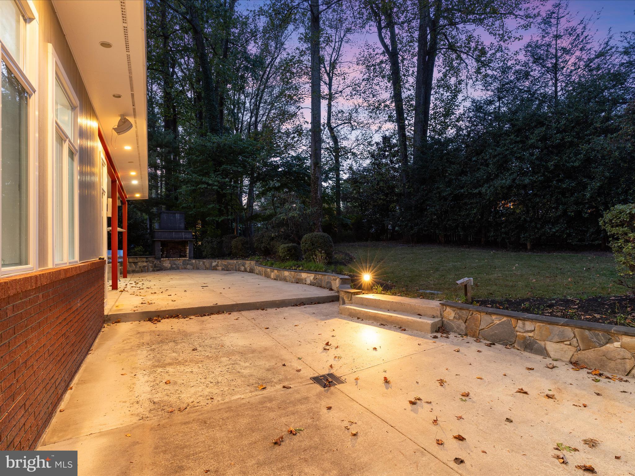 LAKE BARCROFT - Residential