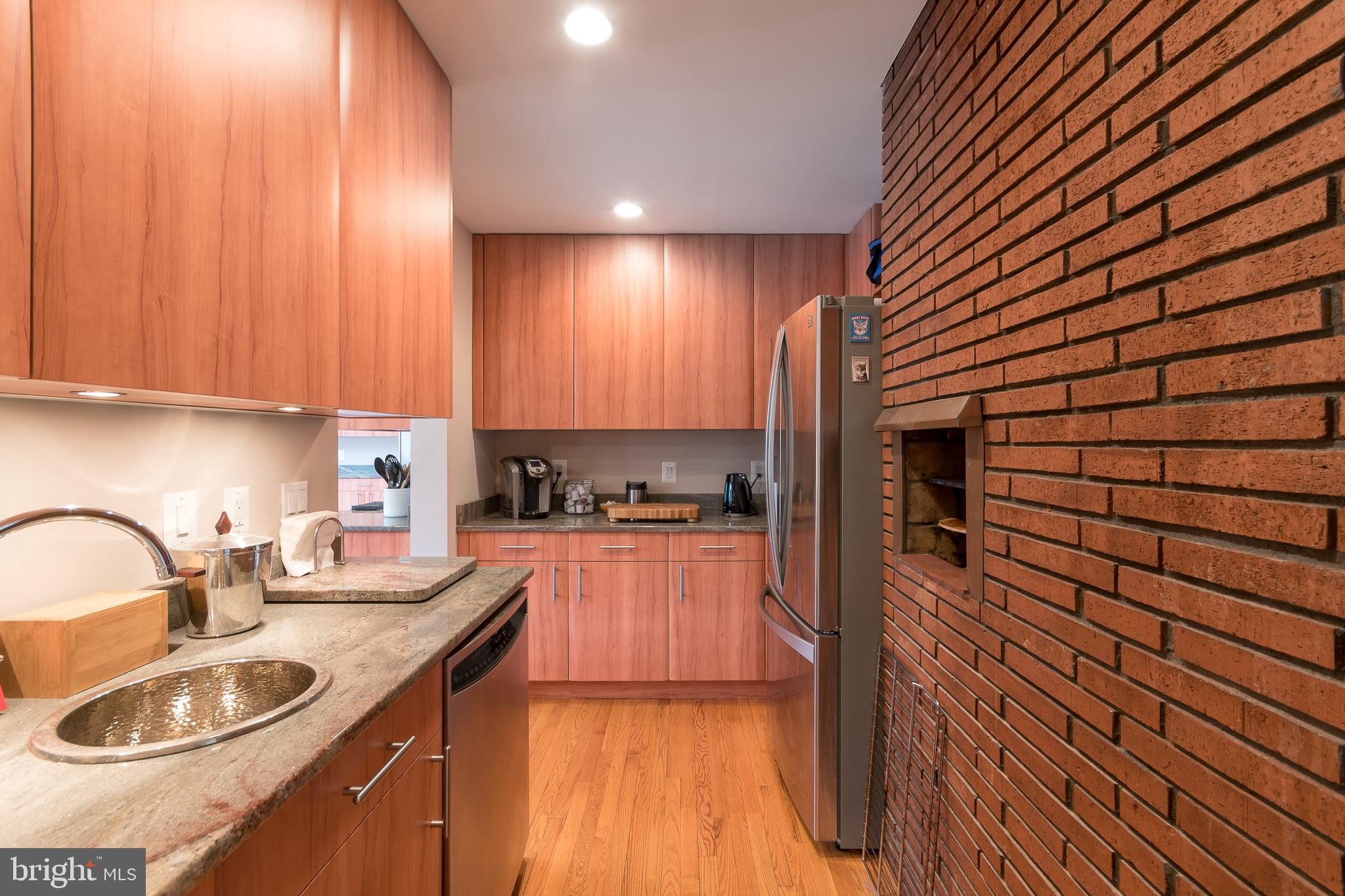 LAKE BARCROFT - Residential