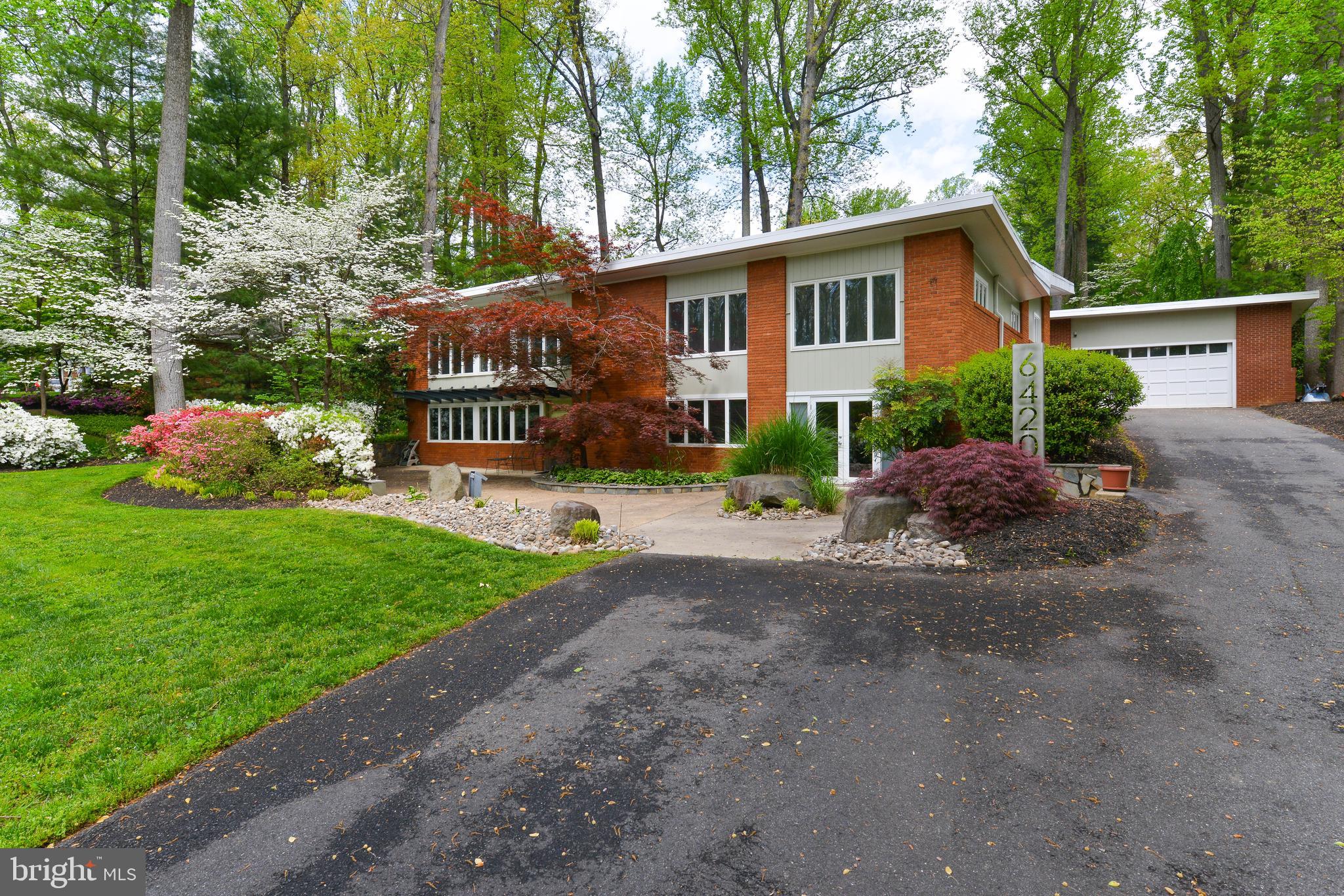 LAKE BARCROFT - Residential