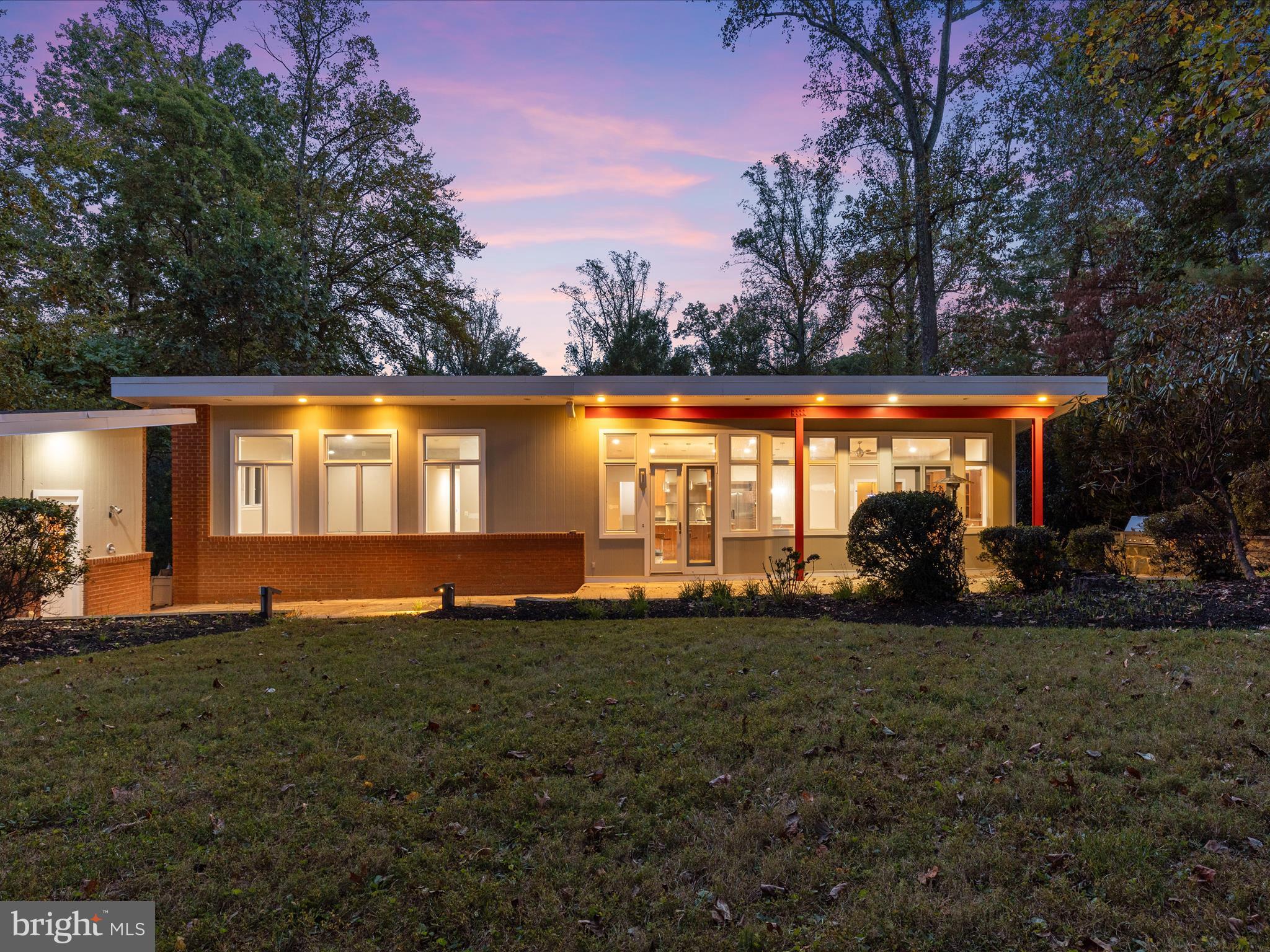 LAKE BARCROFT - Residential