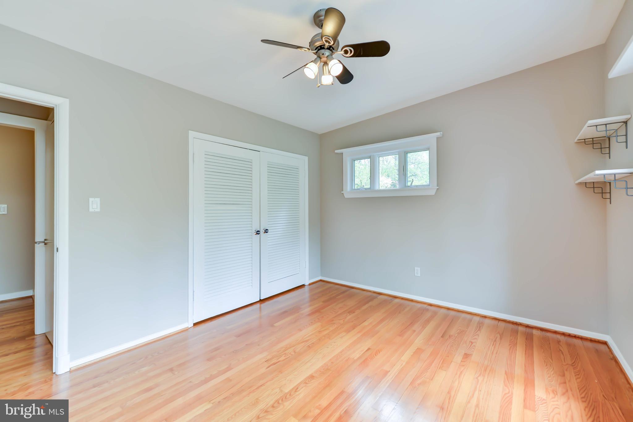 LAKE BARCROFT - Residential