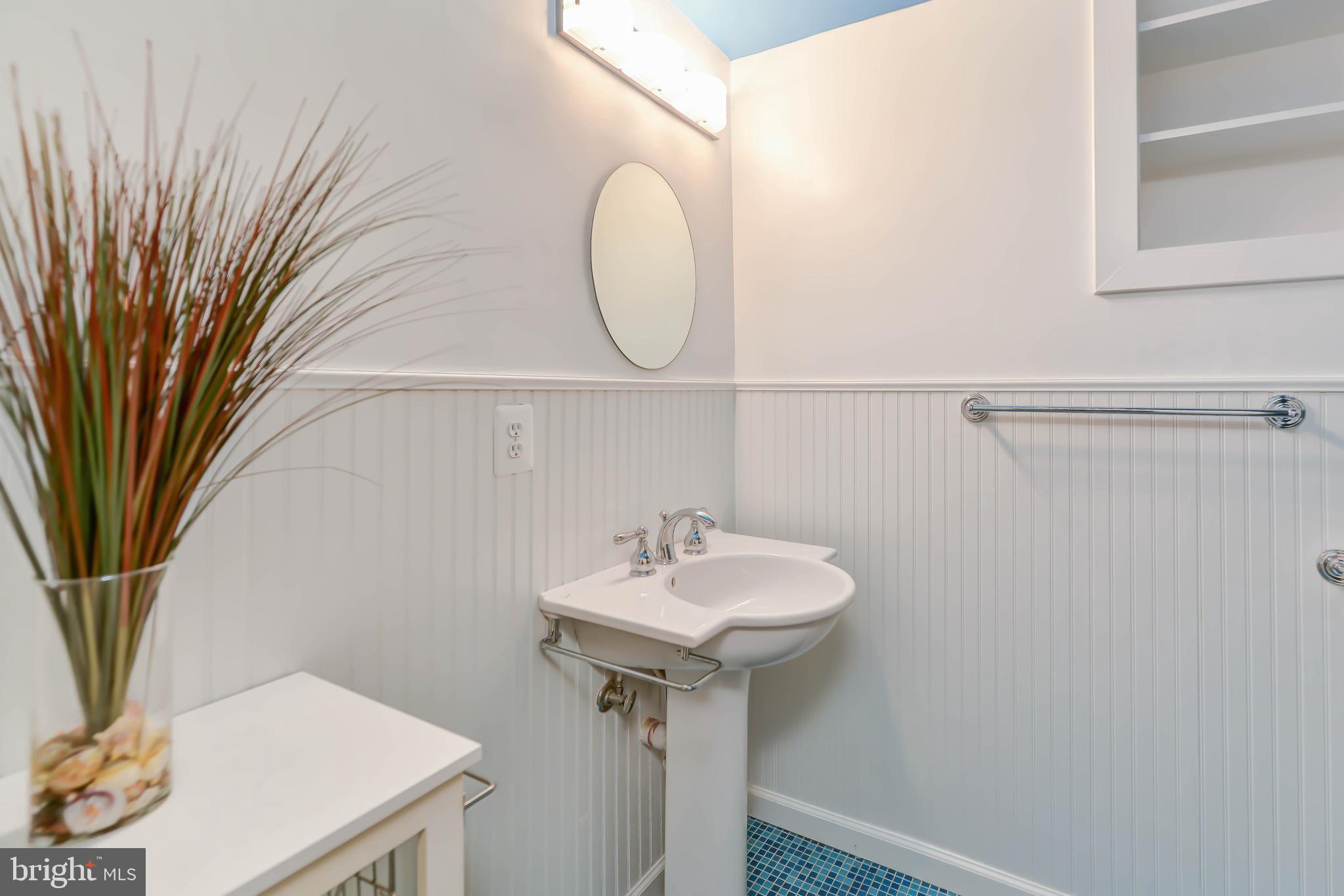 LAKE BARCROFT - Residential