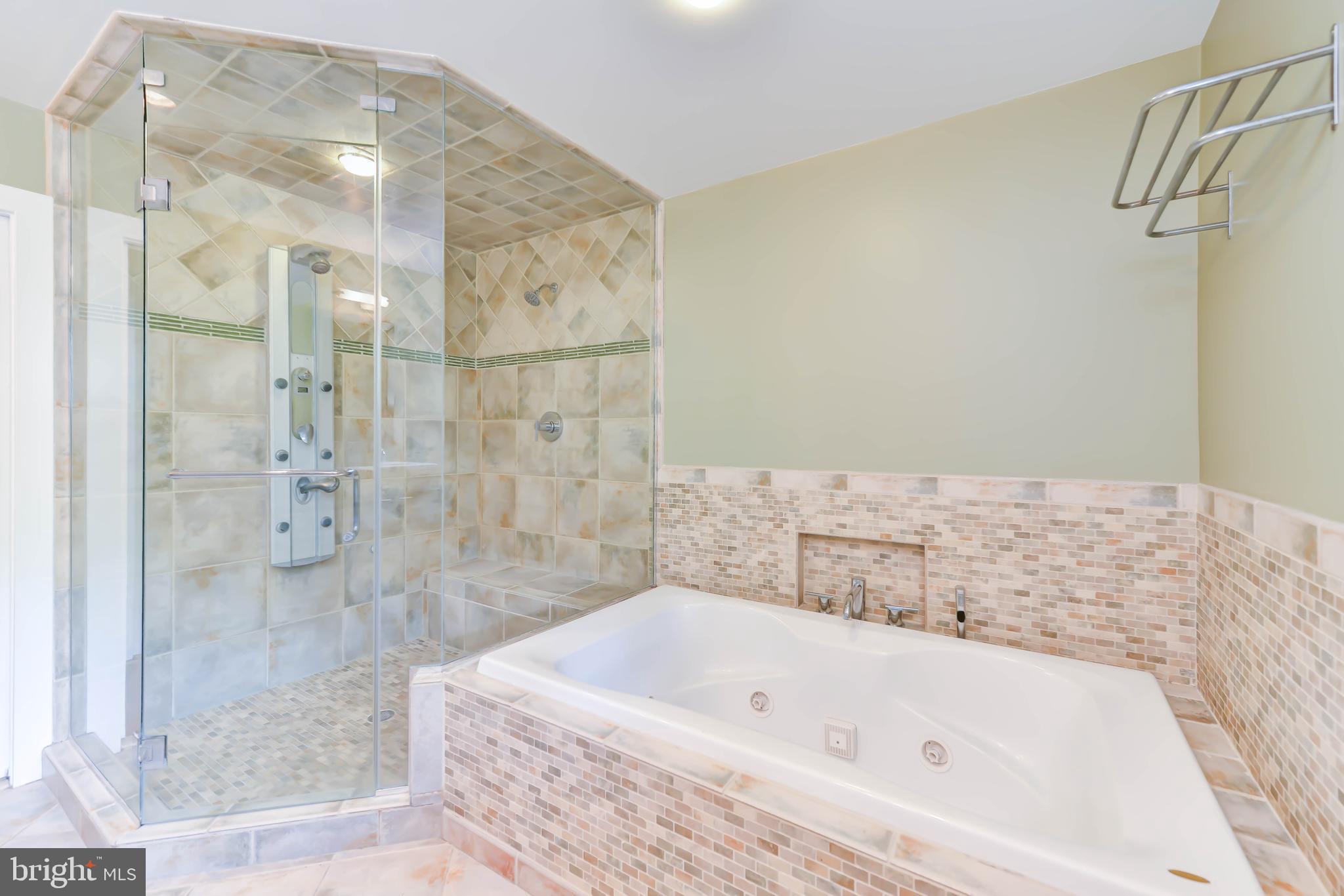 LAKE BARCROFT - Residential