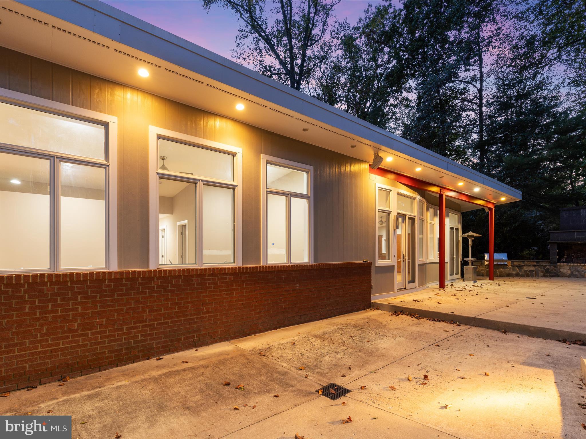 LAKE BARCROFT - Residential