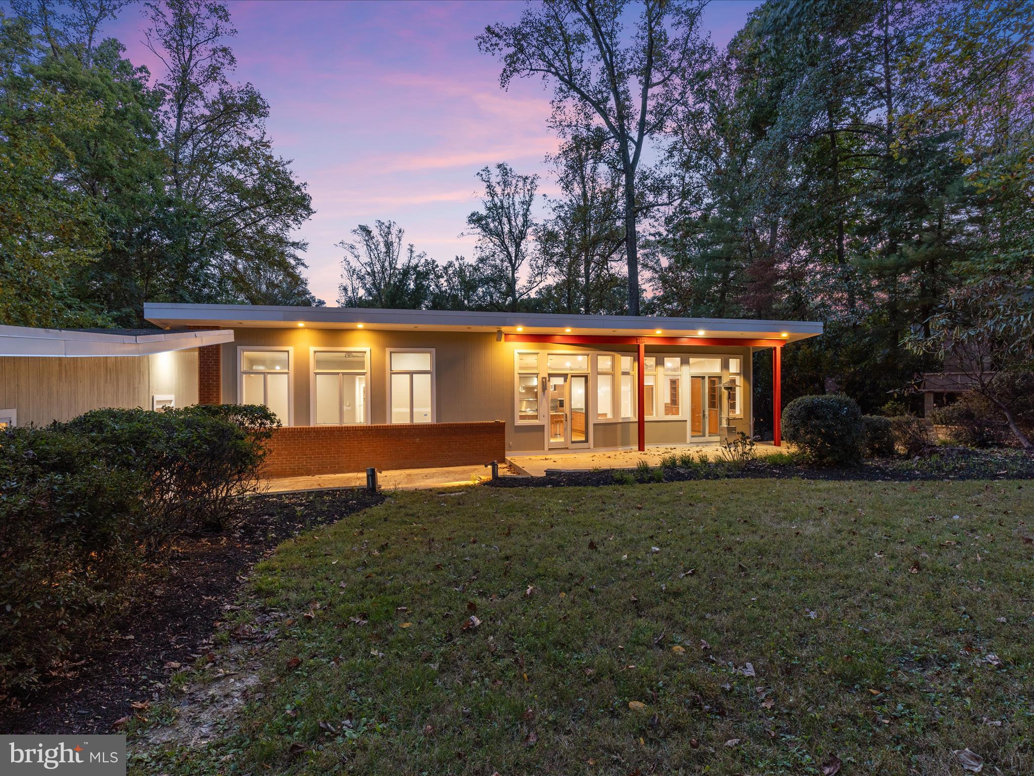 LAKE BARCROFT - Residential