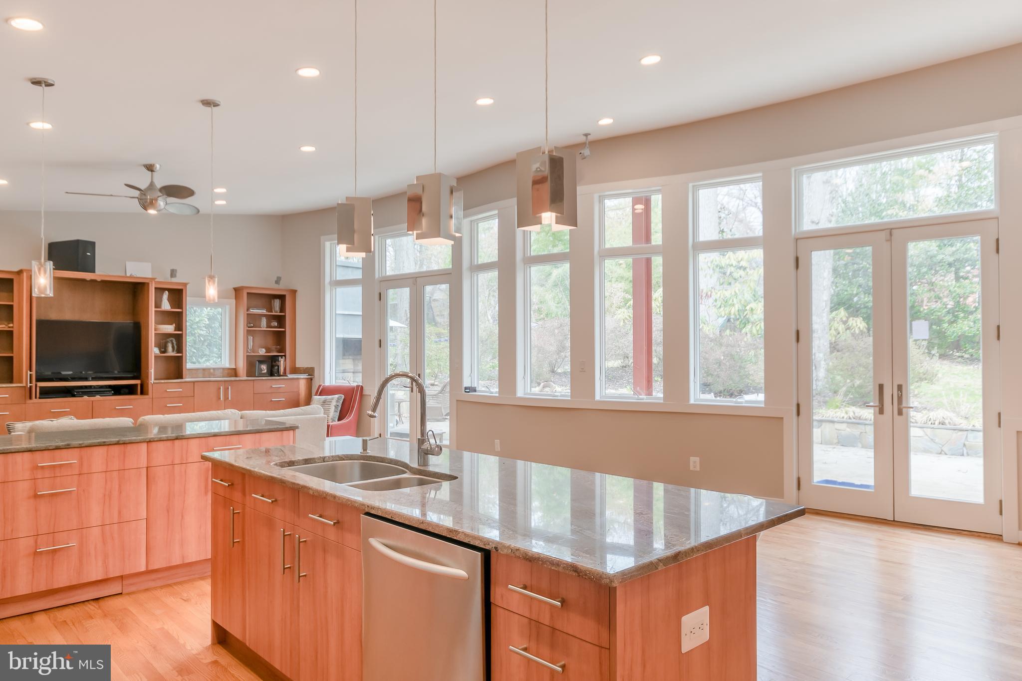 LAKE BARCROFT - Residential