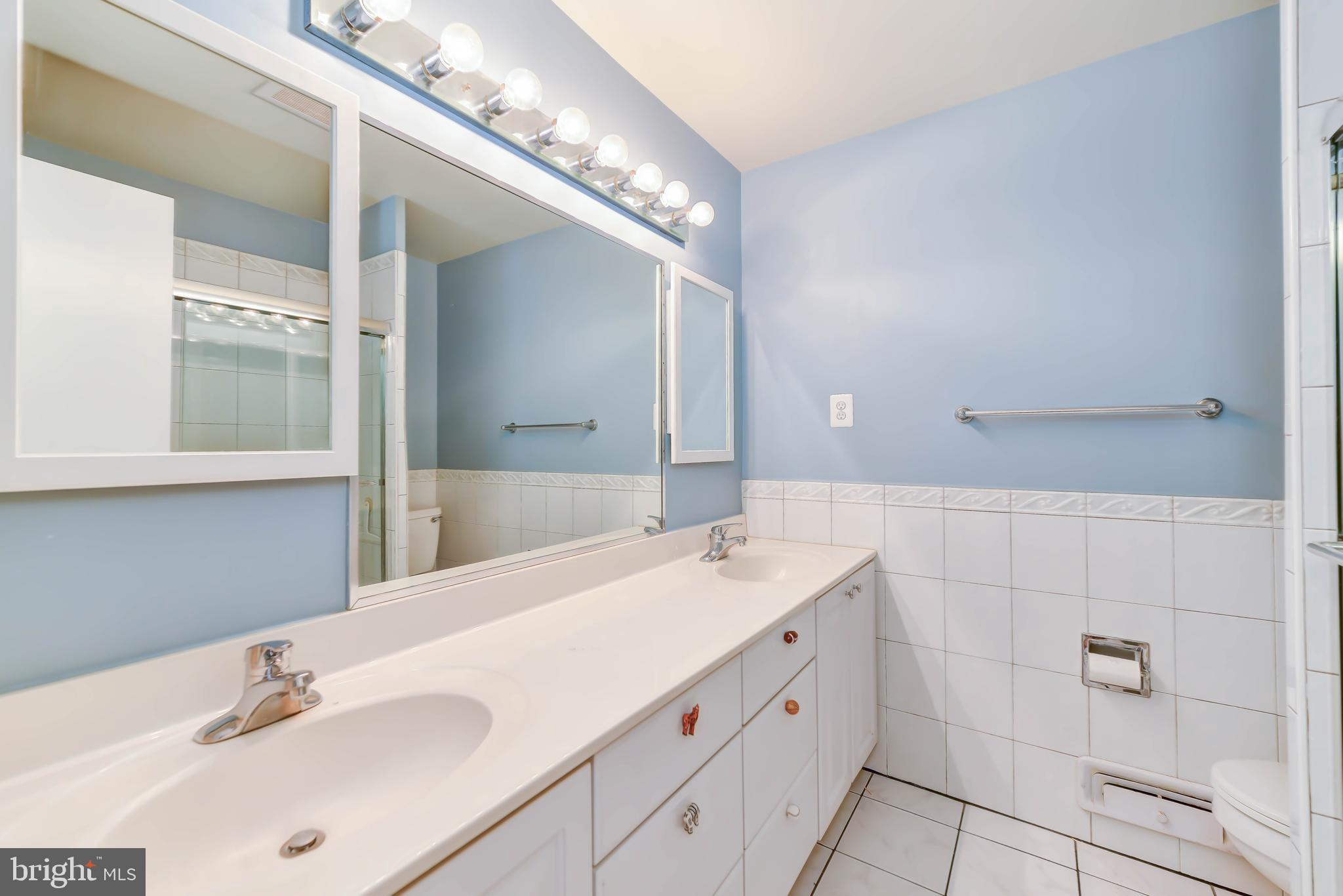 LAKE BARCROFT - Residential