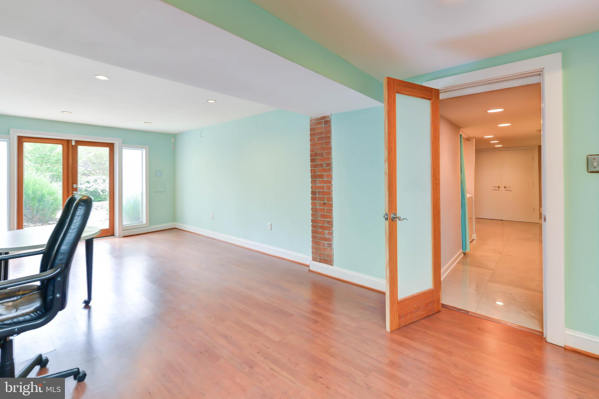 LAKE BARCROFT - Residential