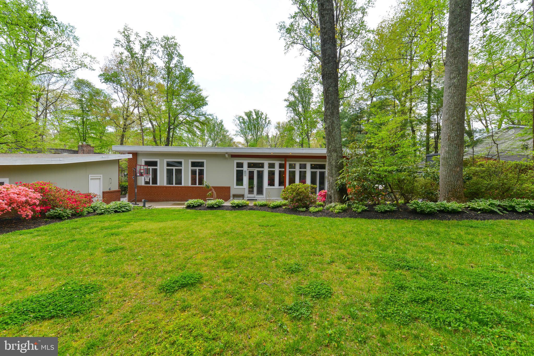 LAKE BARCROFT - Residential