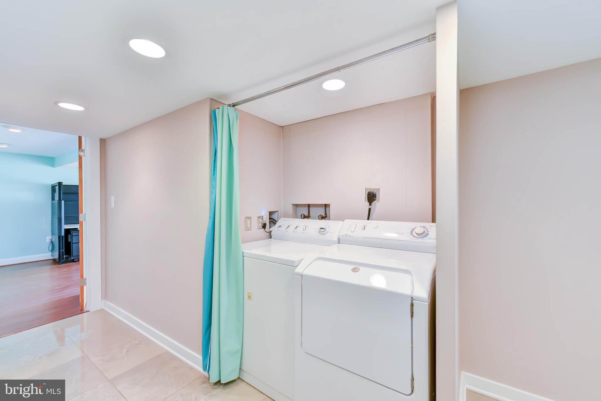 LAKE BARCROFT - Residential