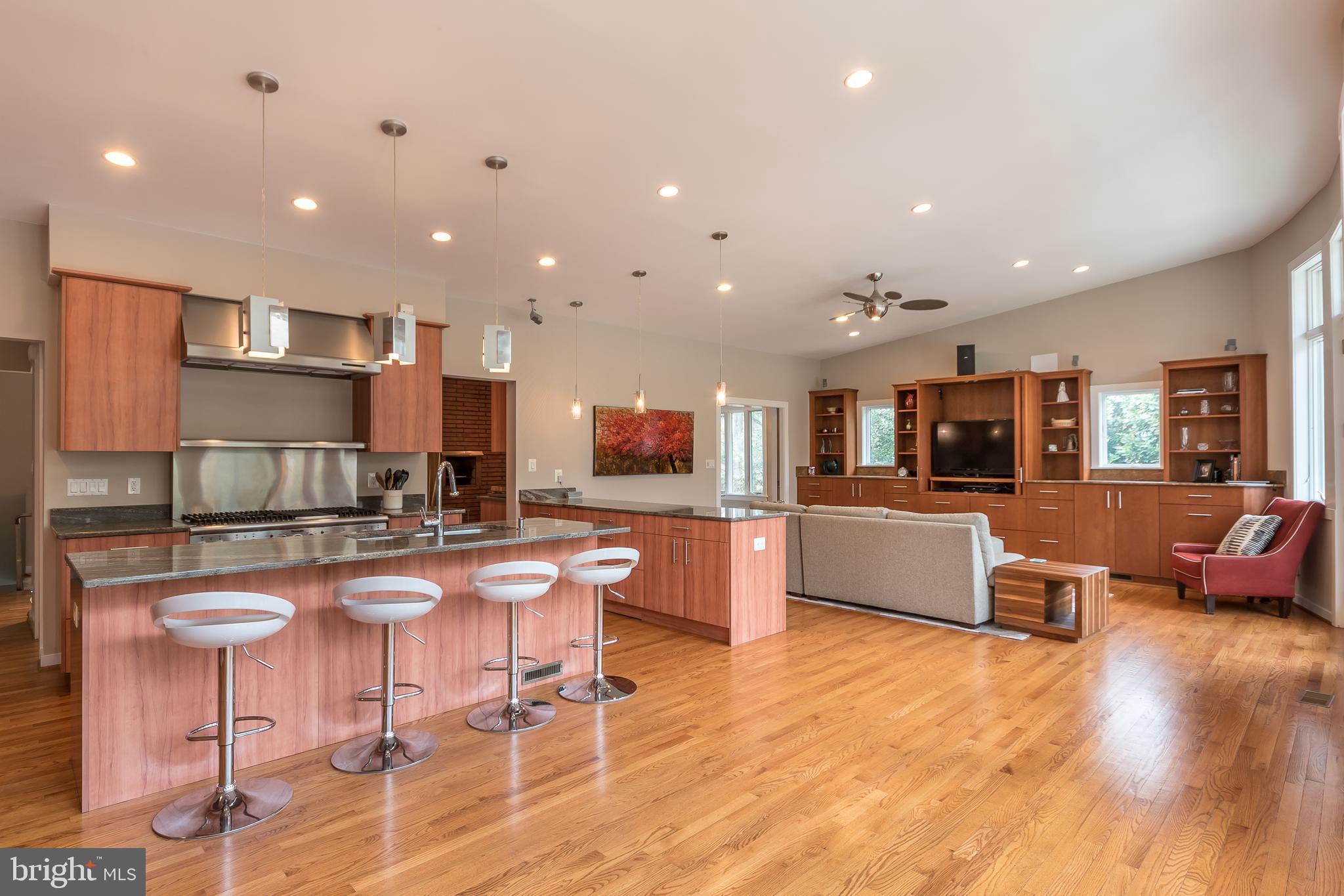 LAKE BARCROFT - Residential