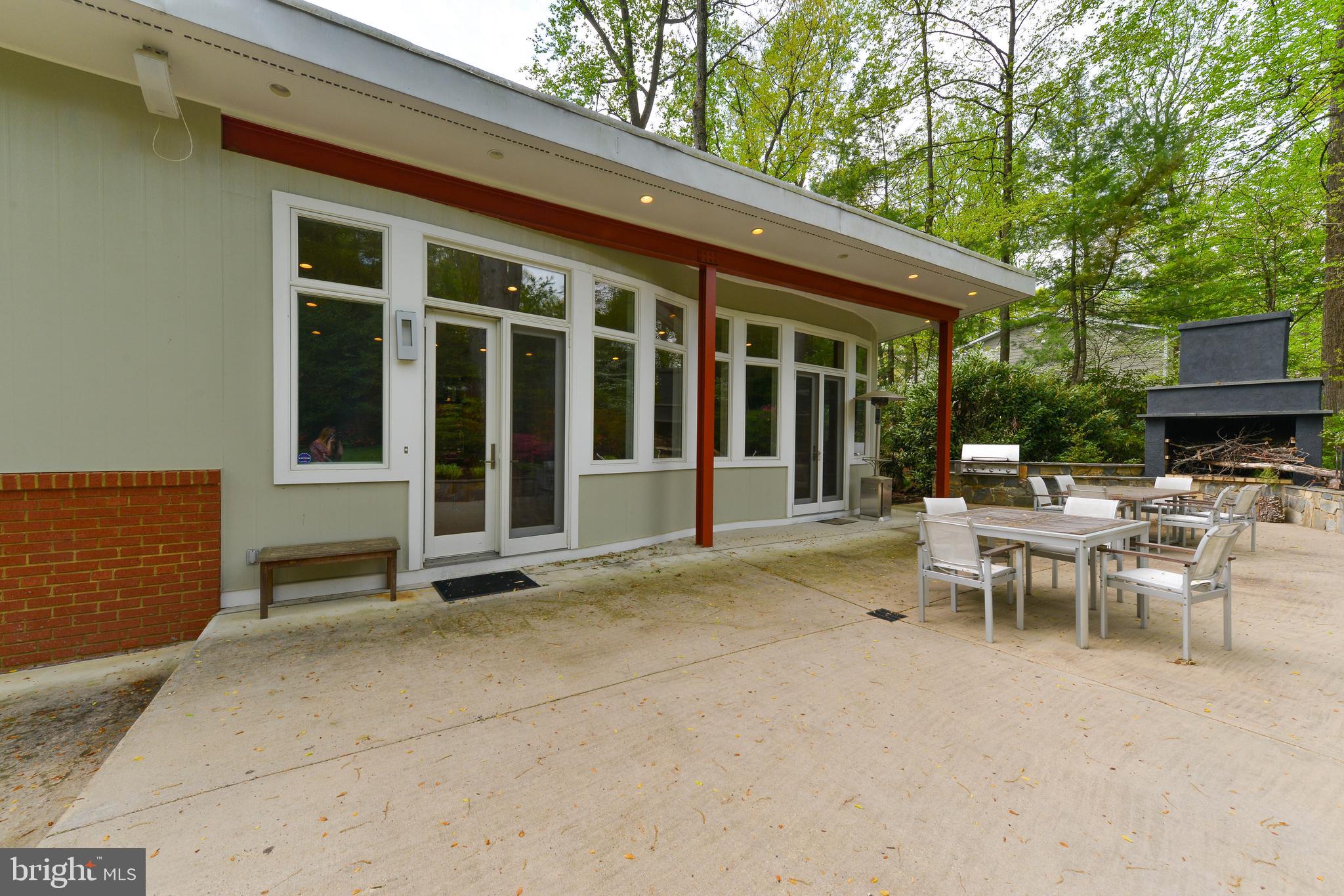 LAKE BARCROFT - Residential