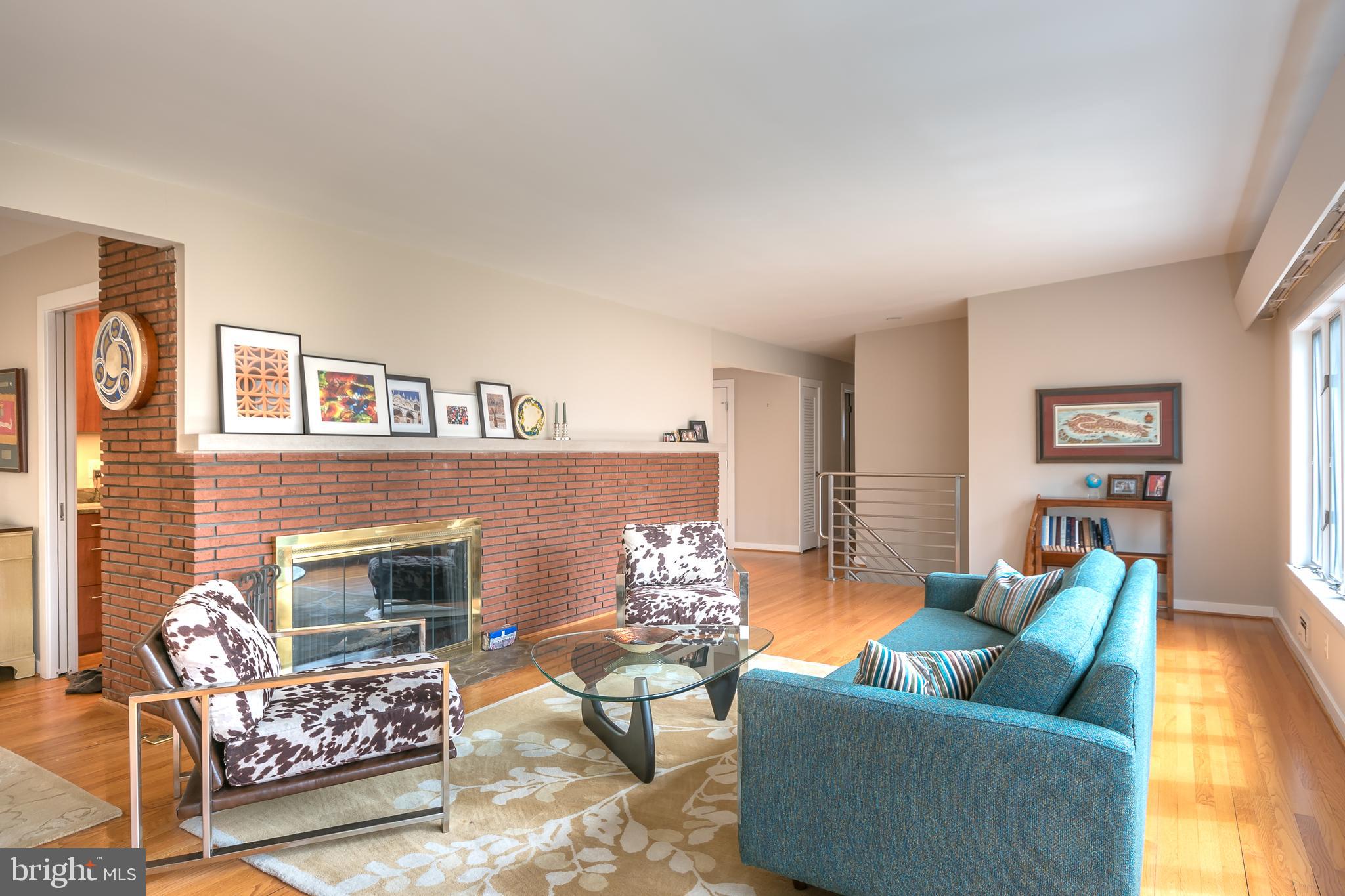 LAKE BARCROFT - Residential