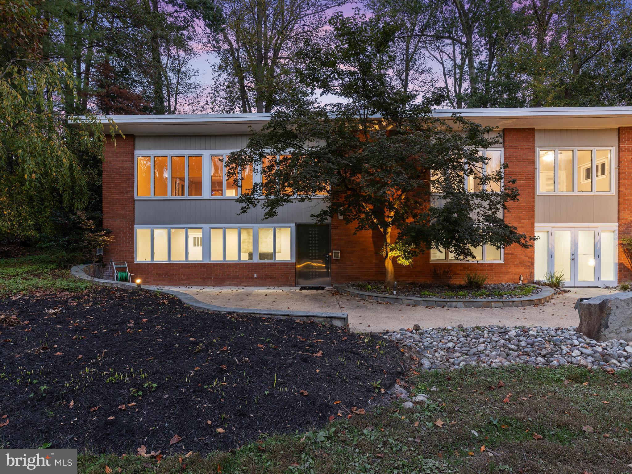 LAKE BARCROFT - Residential