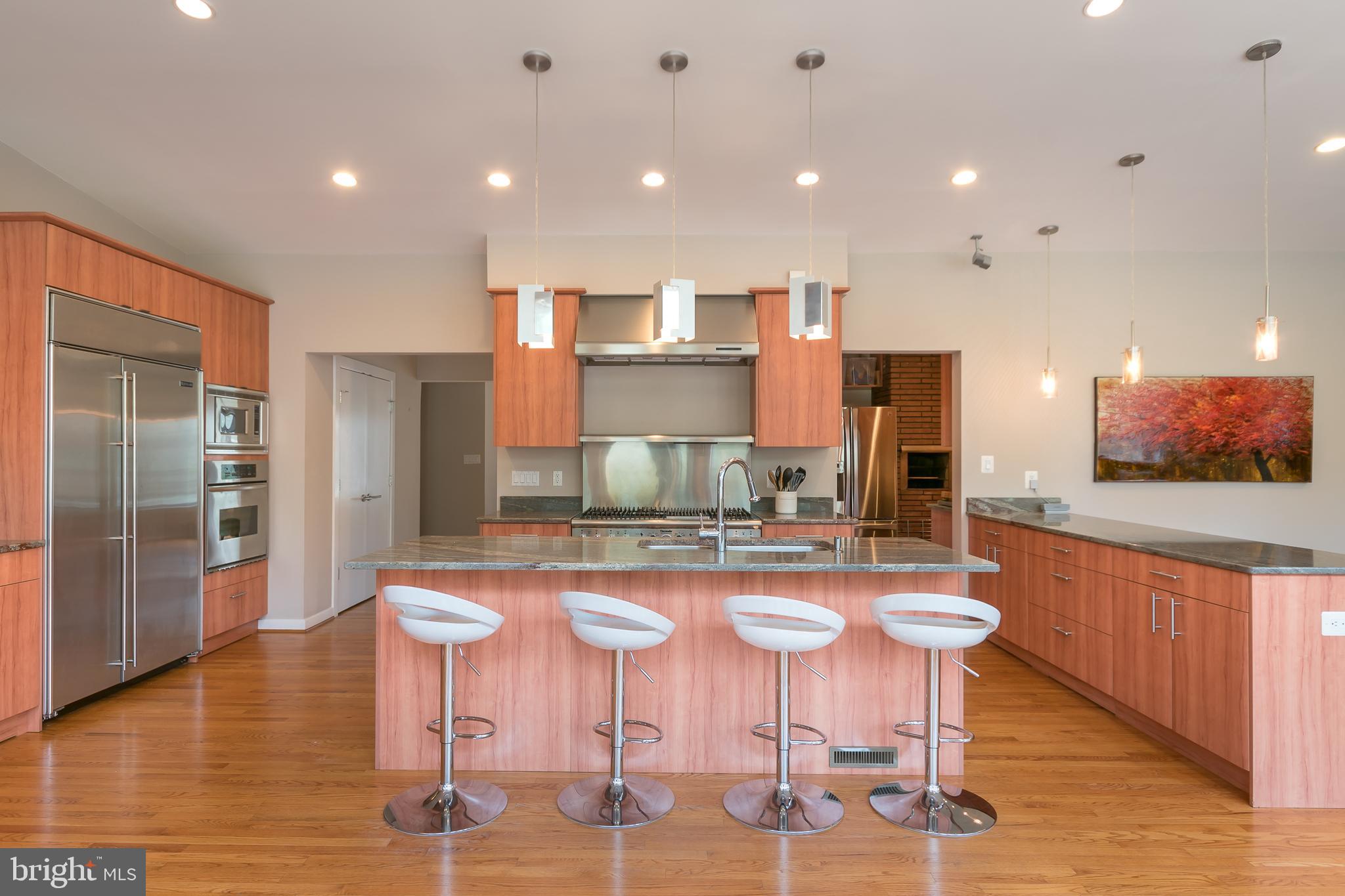 LAKE BARCROFT - Residential