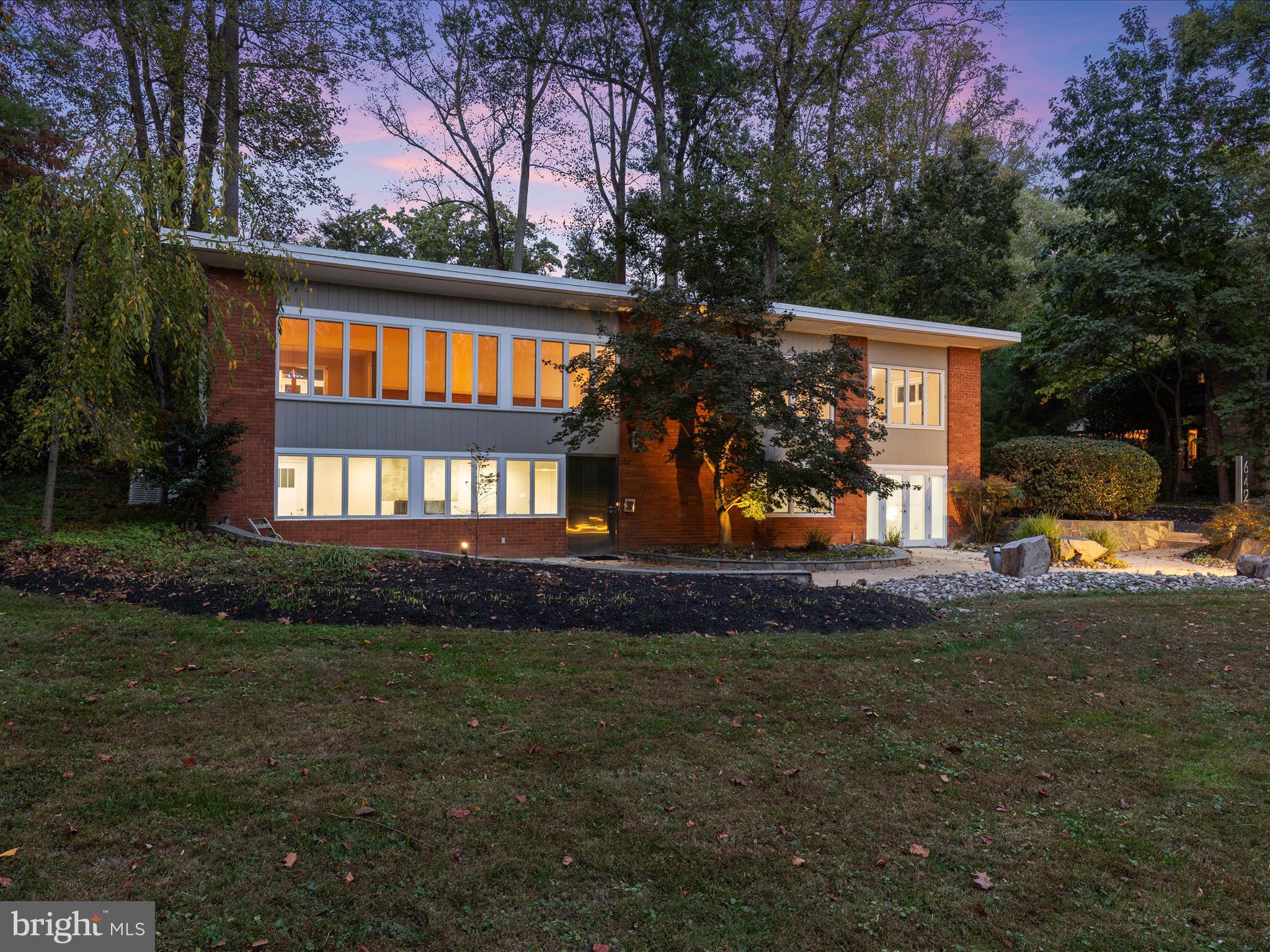 LAKE BARCROFT - Residential