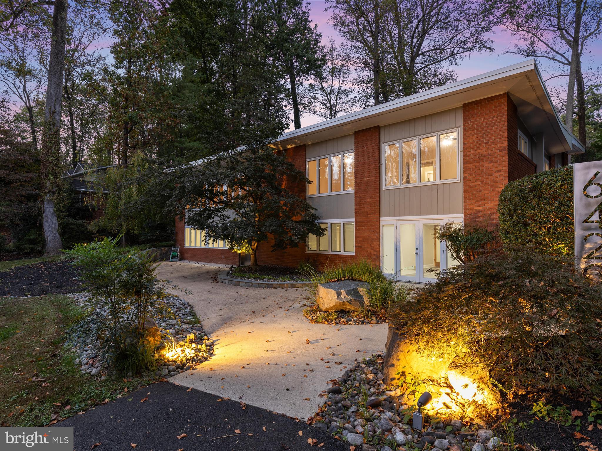 LAKE BARCROFT - Residential