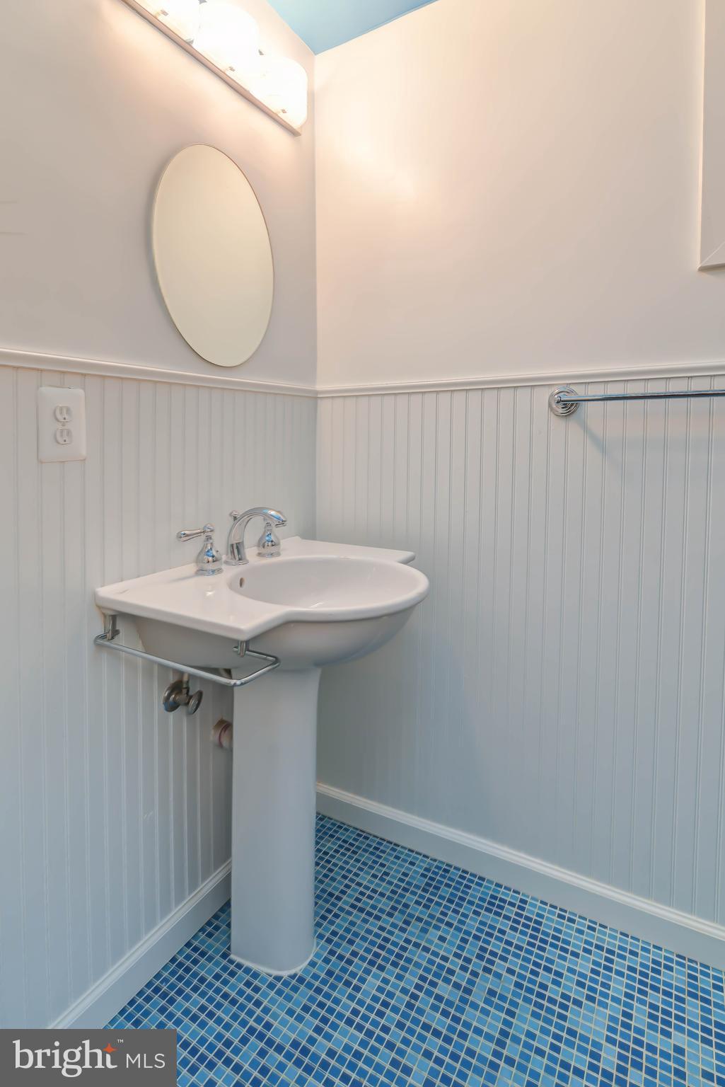 LAKE BARCROFT - Residential