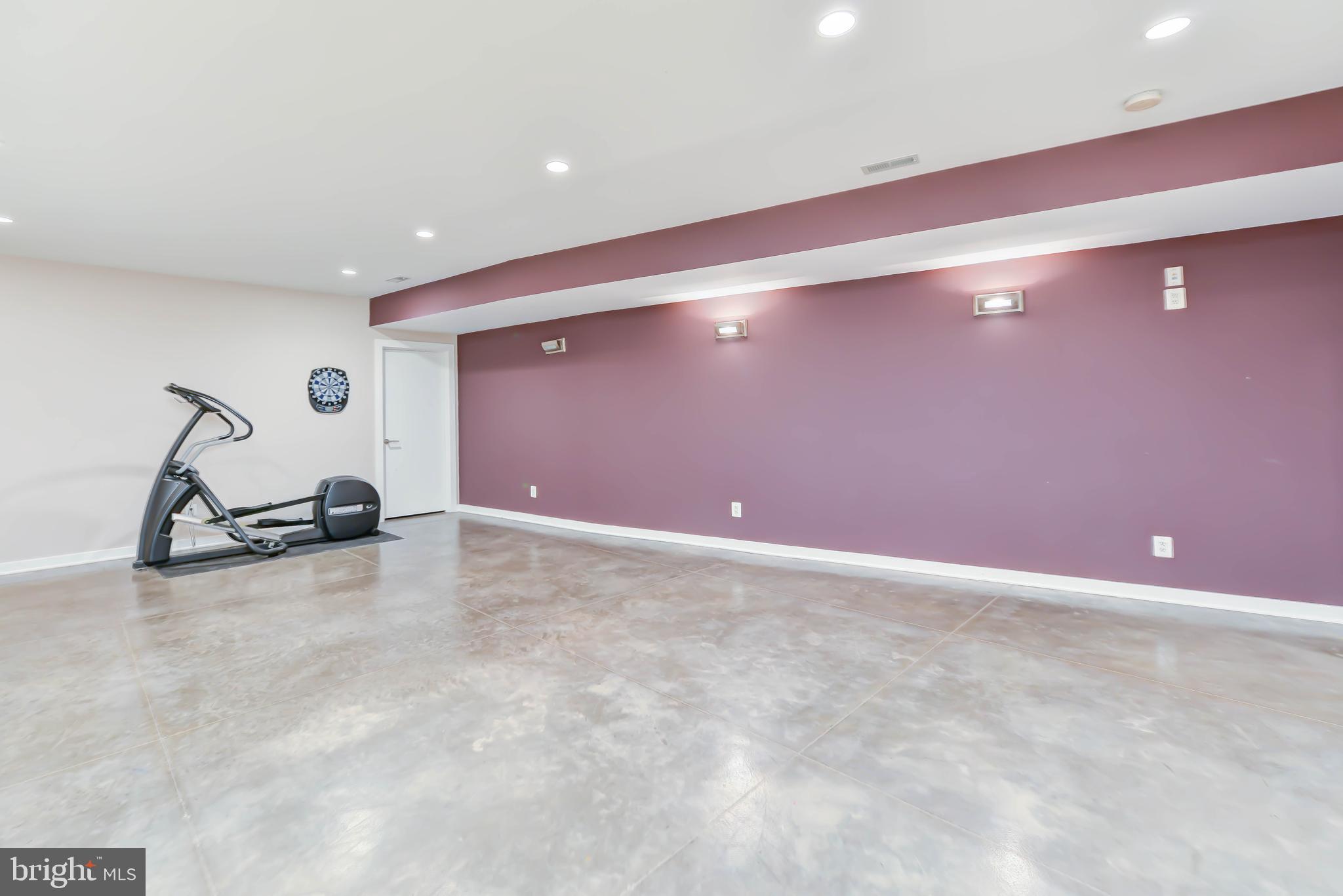 LAKE BARCROFT - Residential