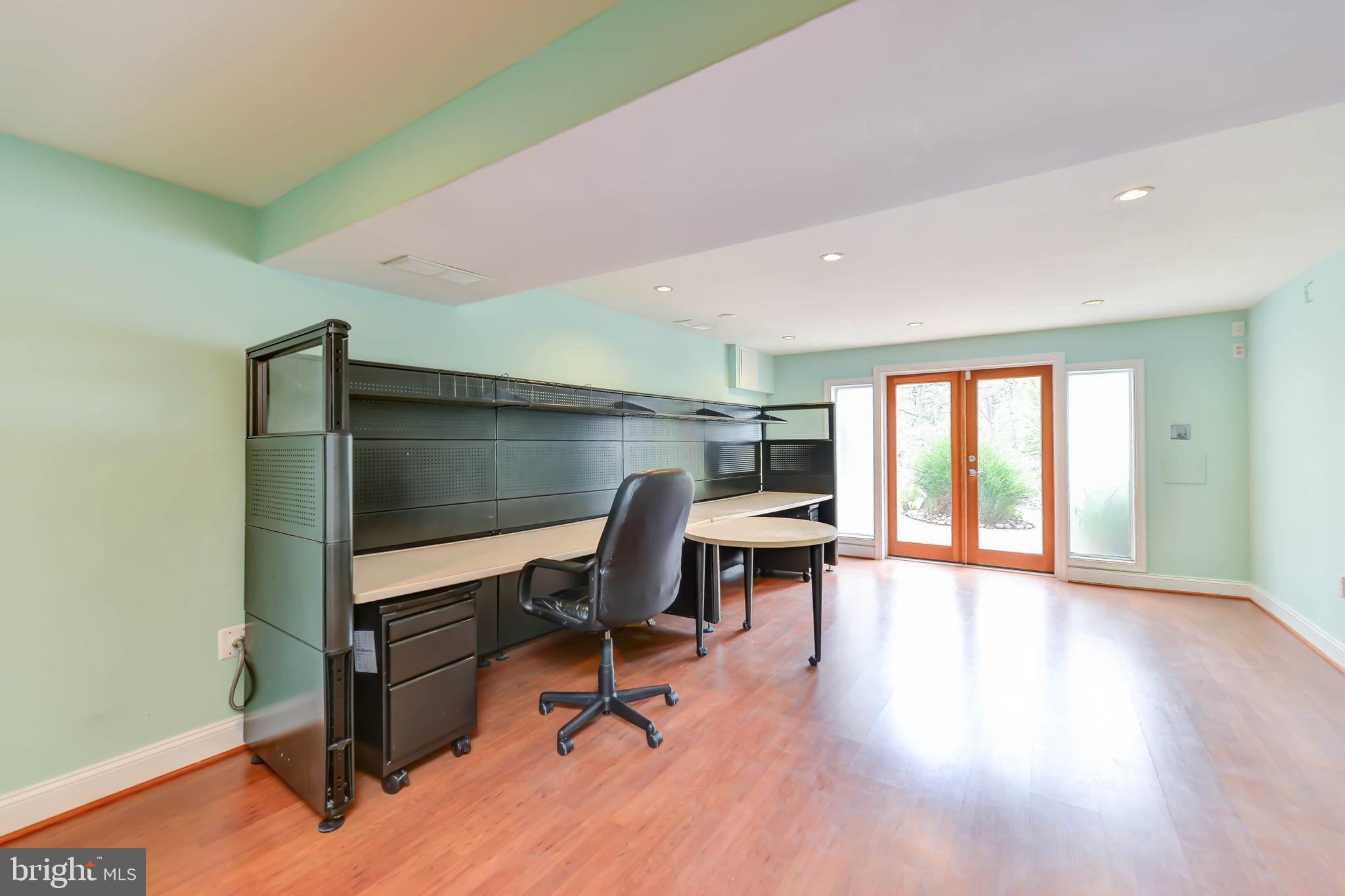 LAKE BARCROFT - Residential