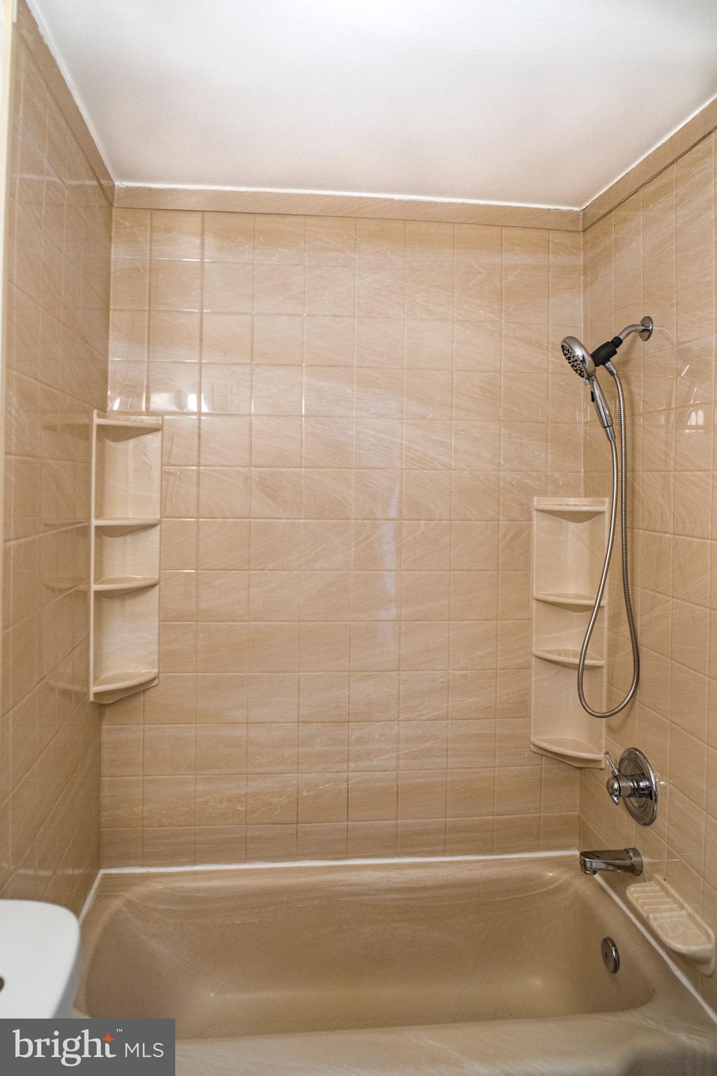 FORT WASHINGTON - Residential Lease