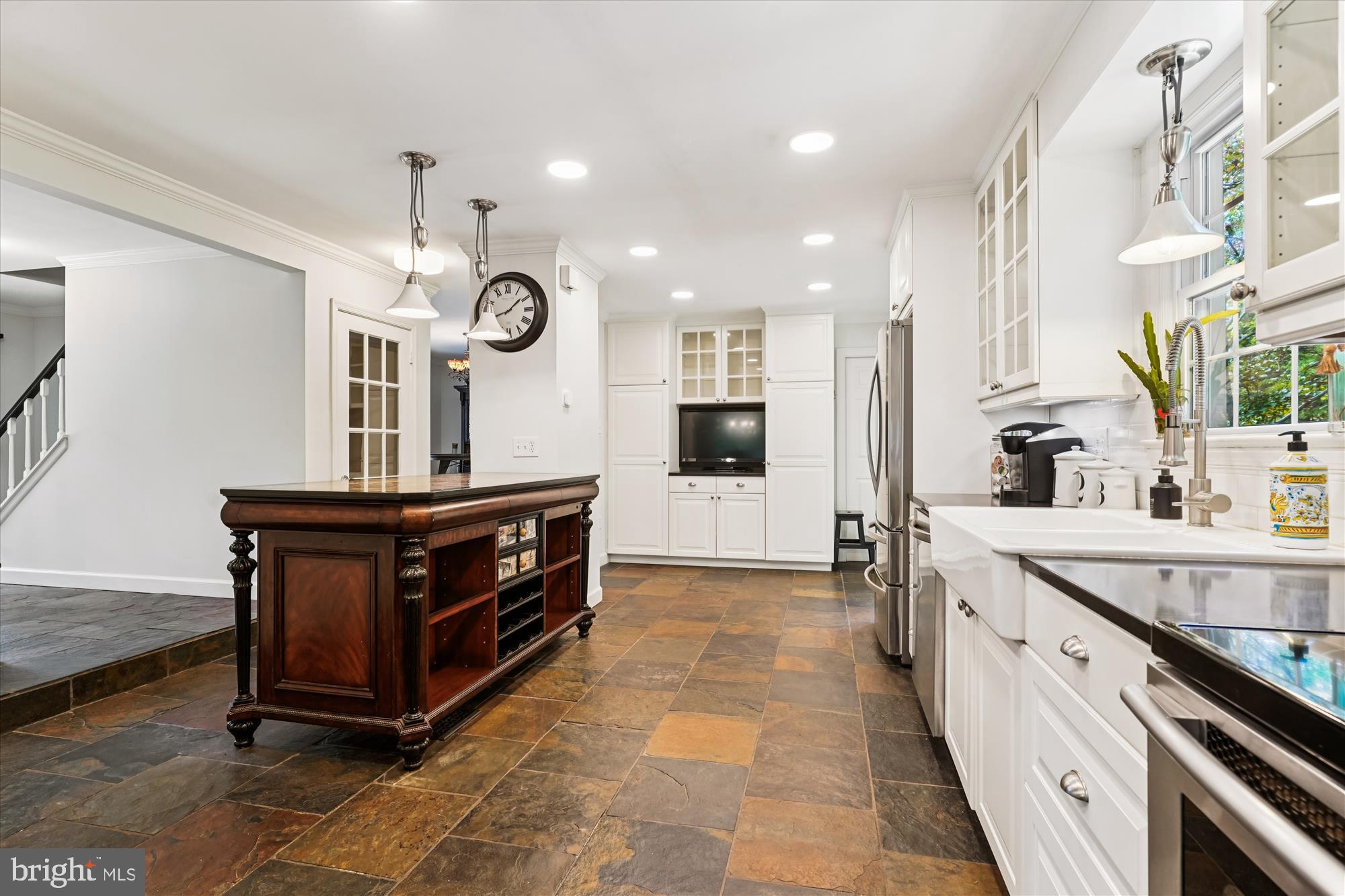 4710 PINECREST COURT