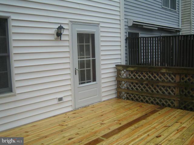 LEEDS SQUARE - Residential Lease