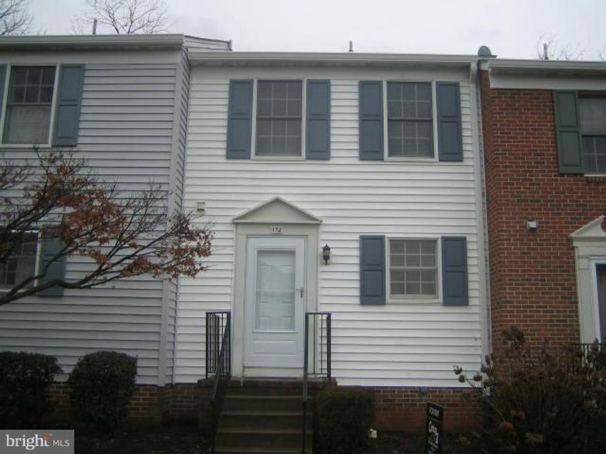 Lovely townhome in the heart of Warrenton. Complete redone inside, new paint and carpet. Ready to move in.