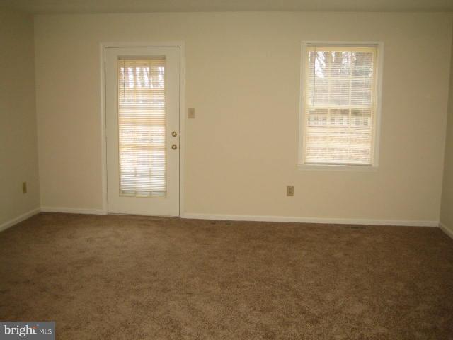 LEEDS SQUARE - Residential Lease